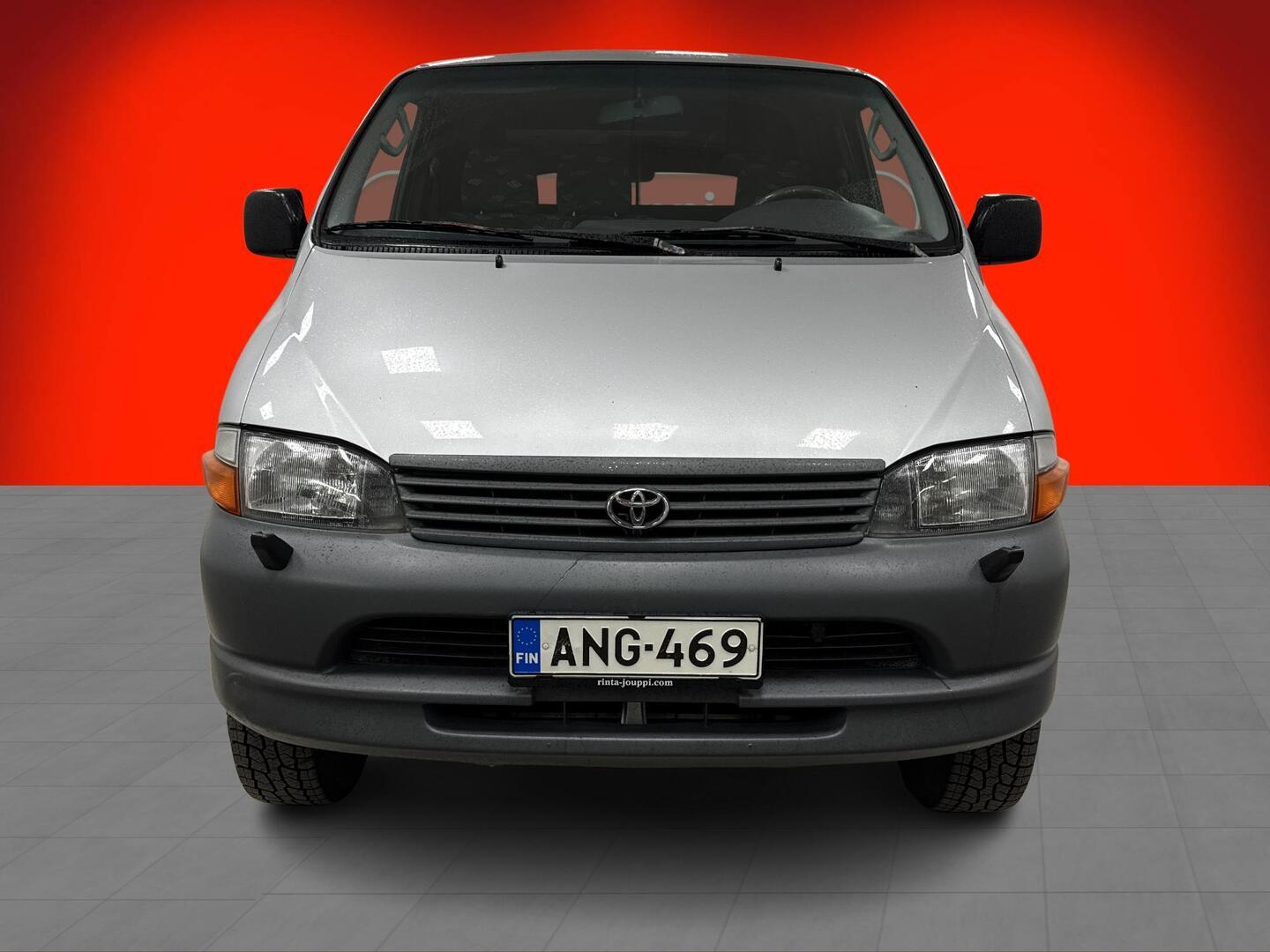TOYOTA Hiace 2005