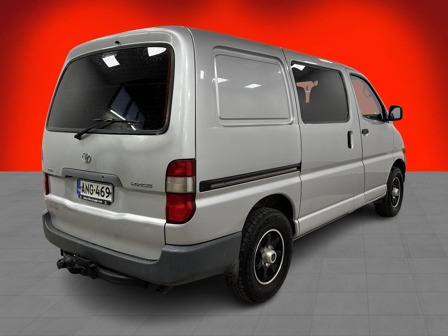 TOYOTA Hiace 2005