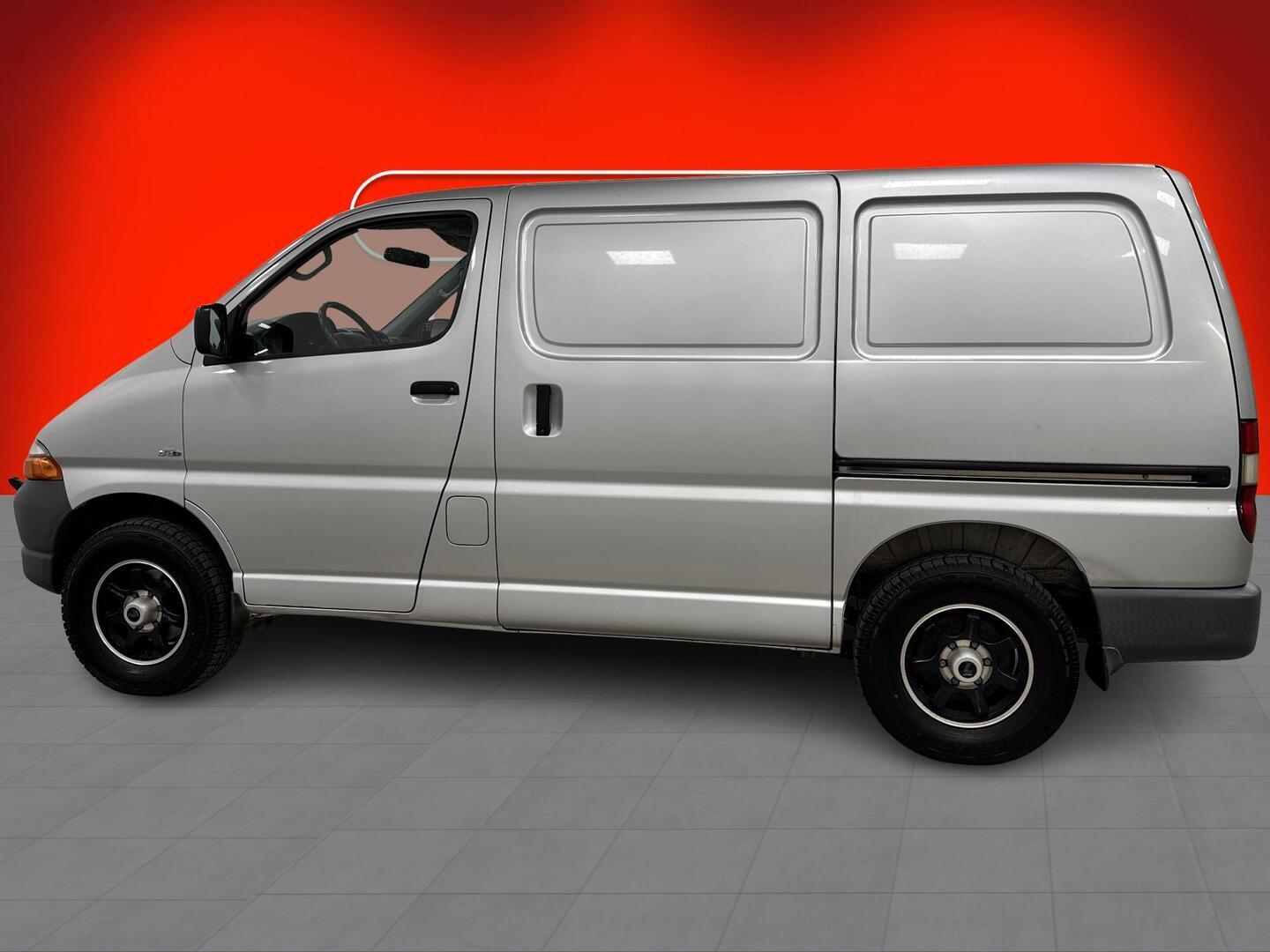 TOYOTA Hiace 2005