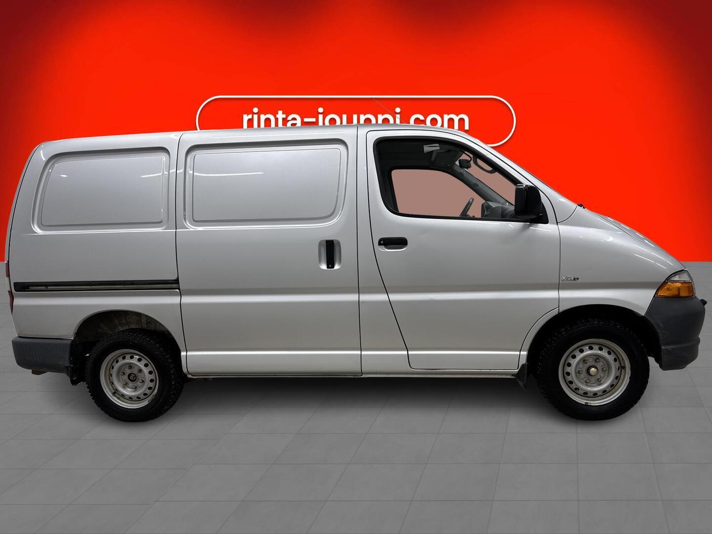 TOYOTA HIACE 2004