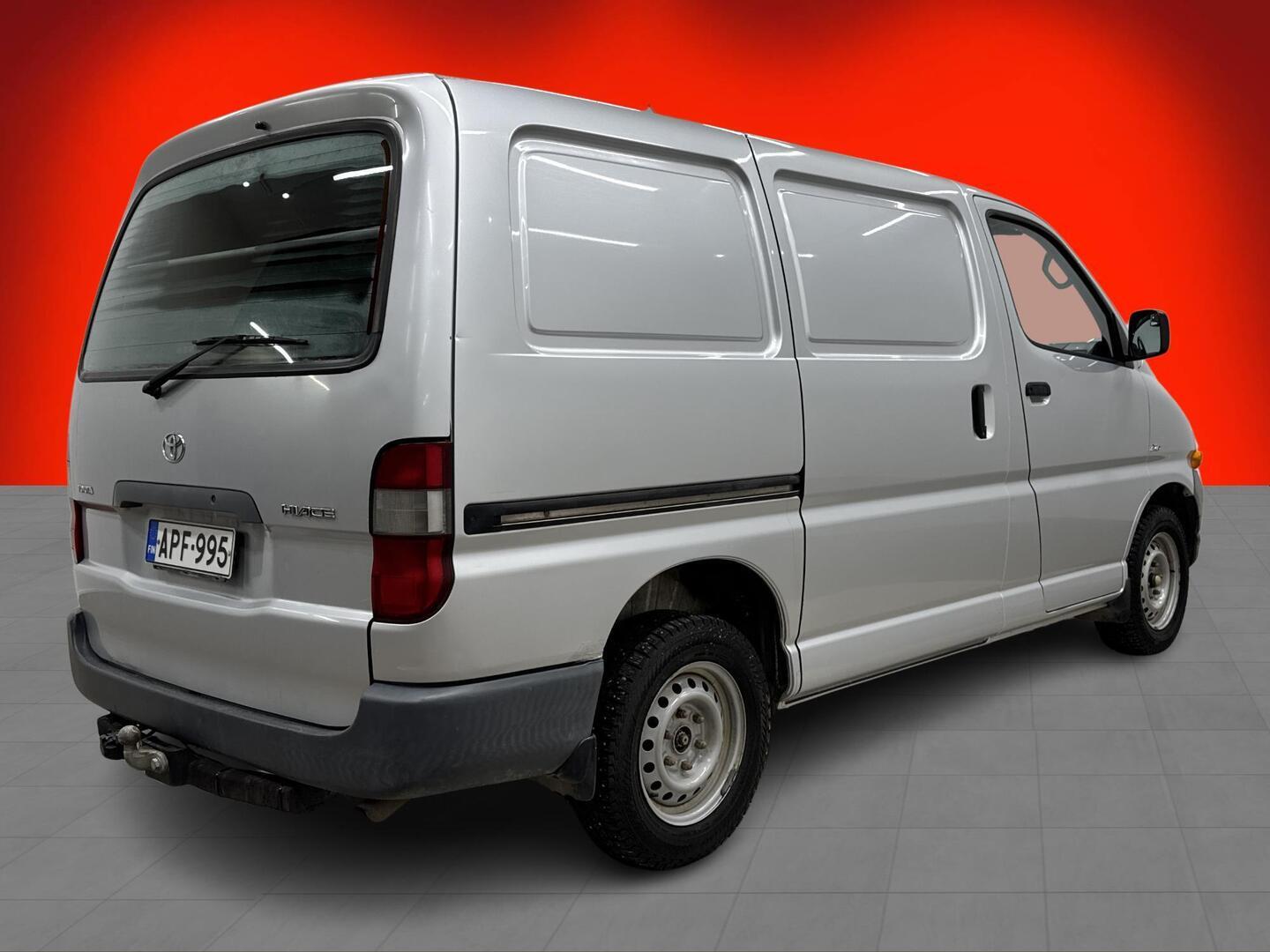 TOYOTA HIACE 2004