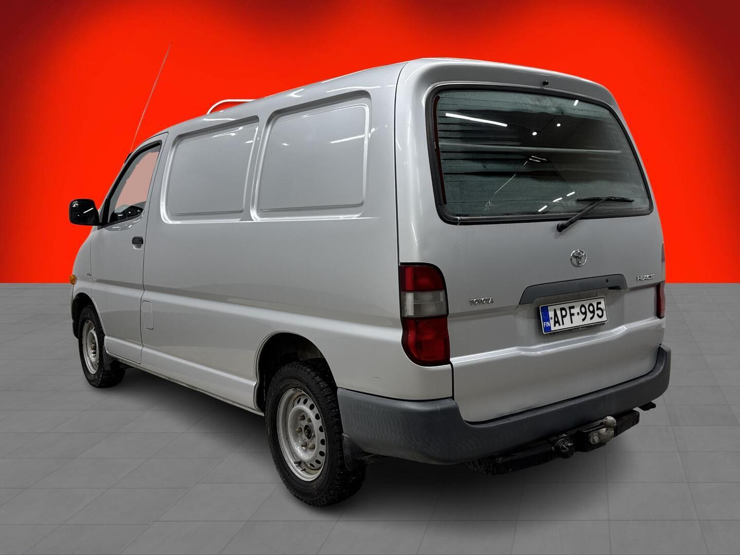 TOYOTA HIACE 2004