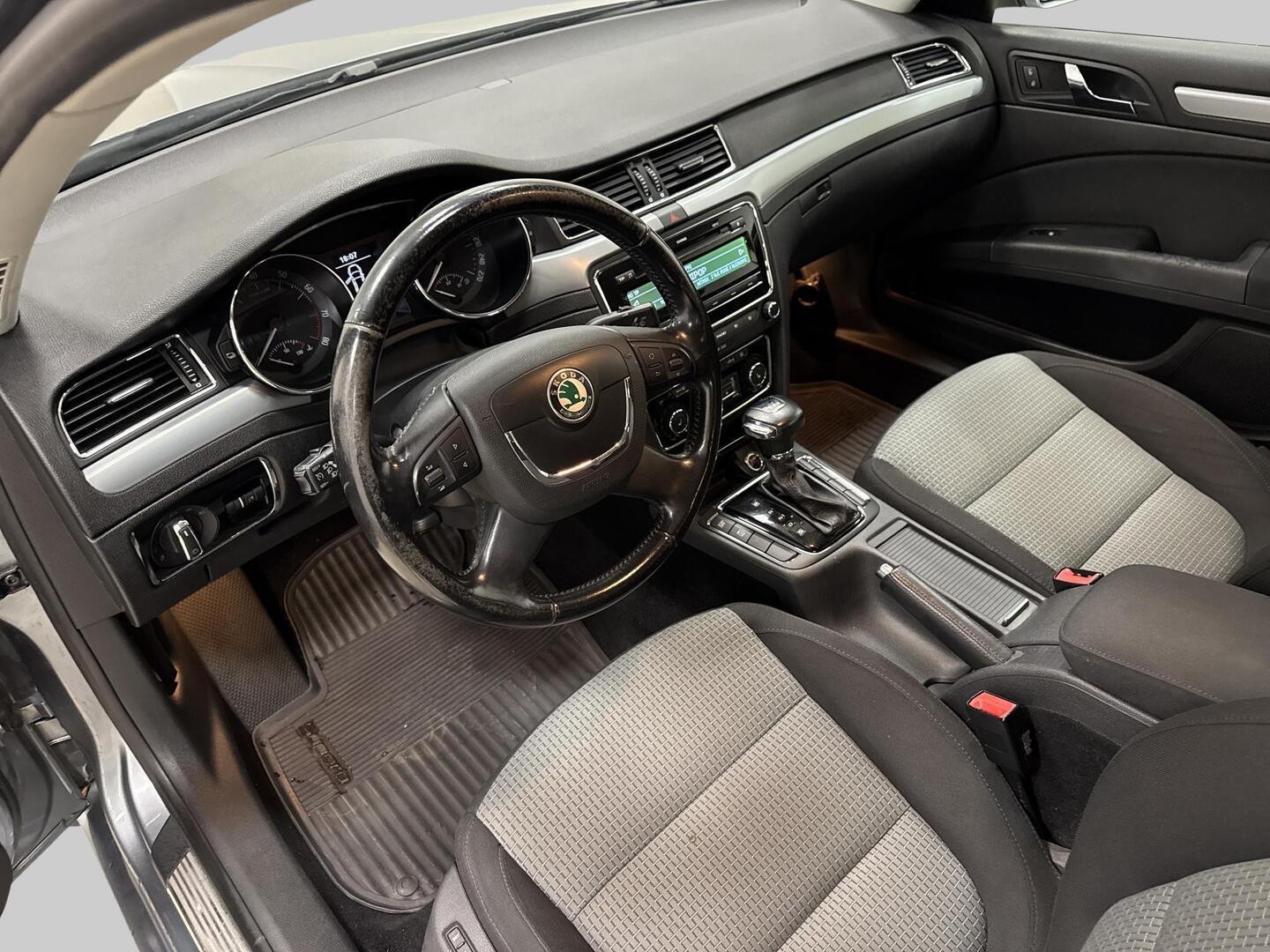 SKODA Superb 2009