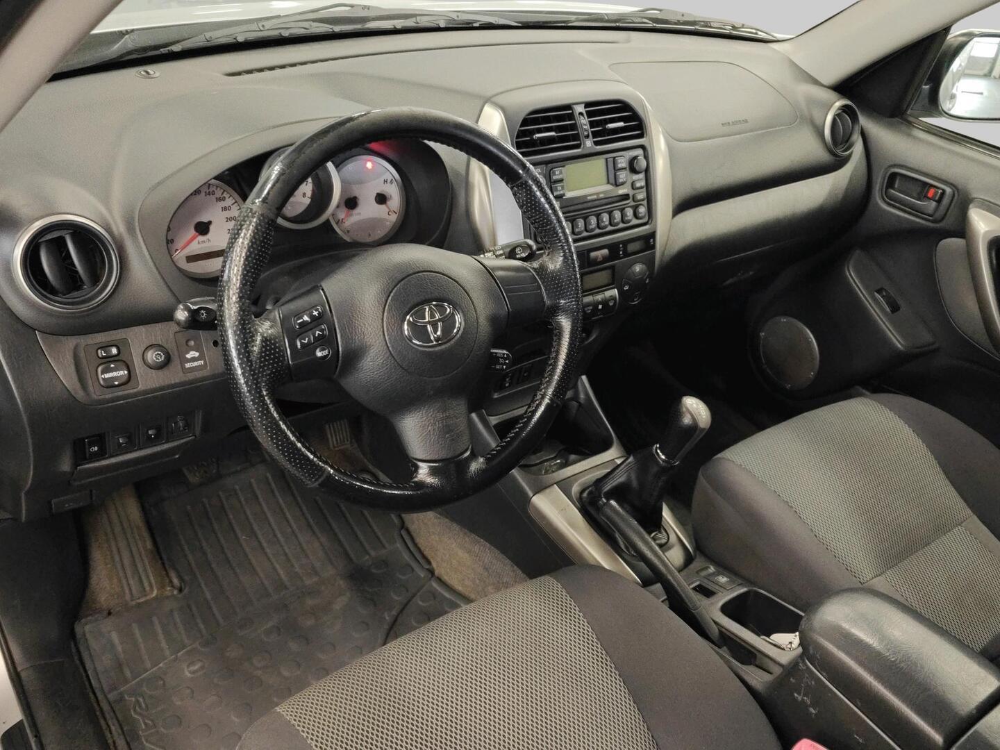 TOYOTA RAV4 2005