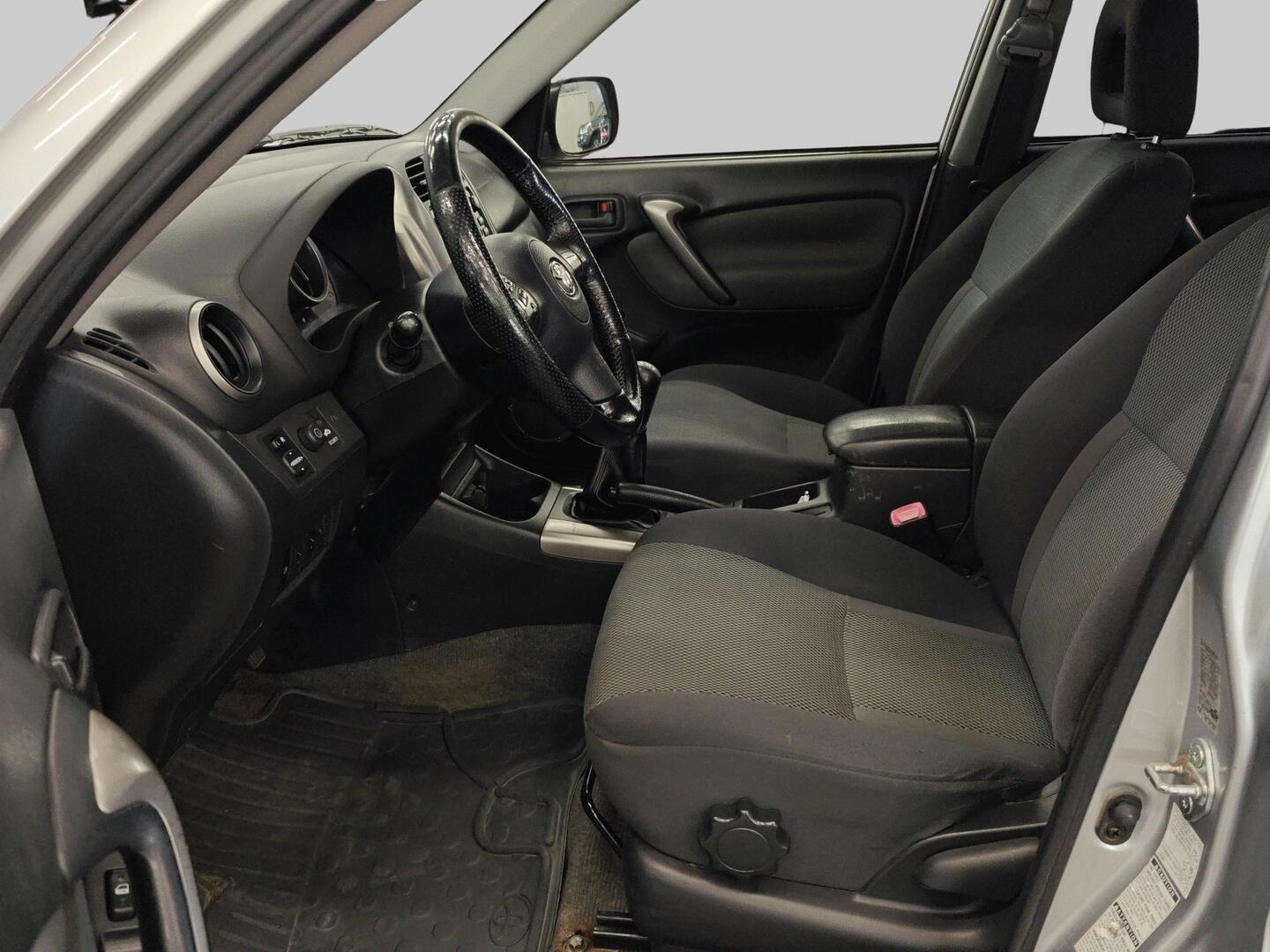 TOYOTA RAV4 2005