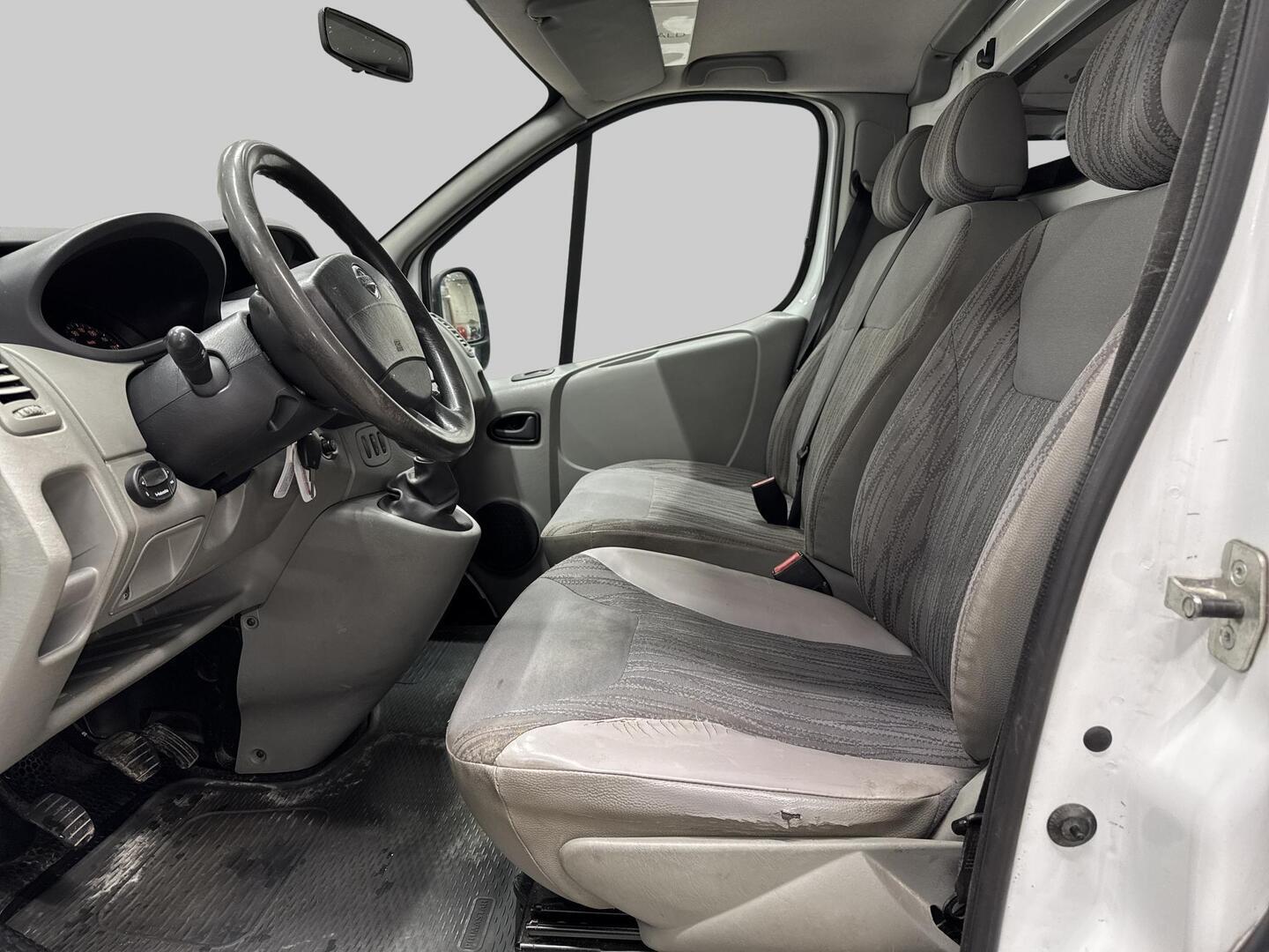 NISSAN Primastar 2011