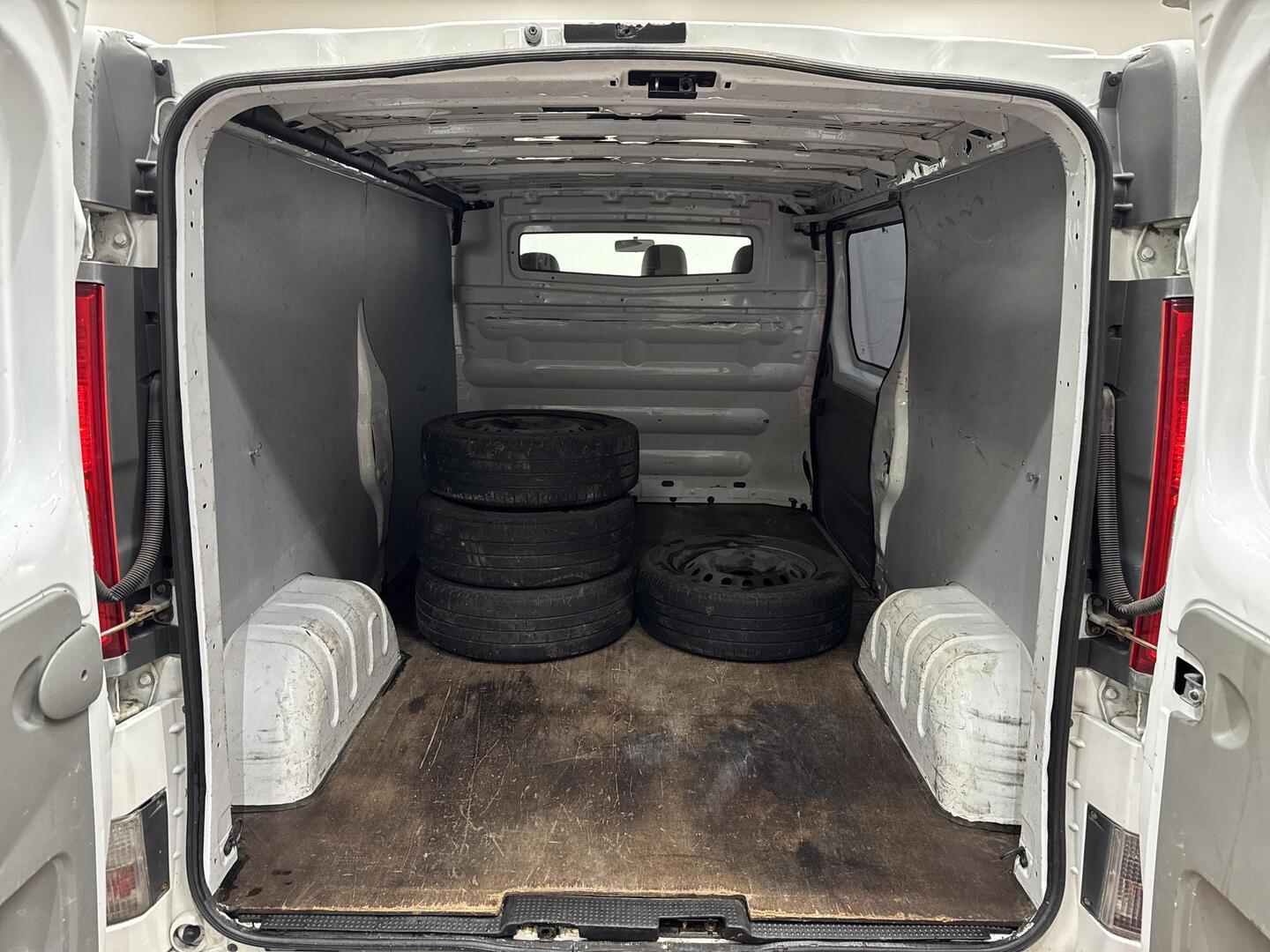 NISSAN Primastar 2011