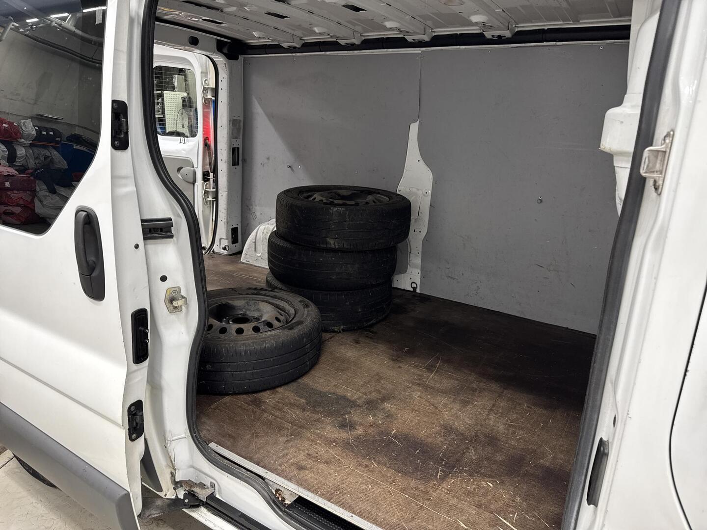 NISSAN Primastar 2011