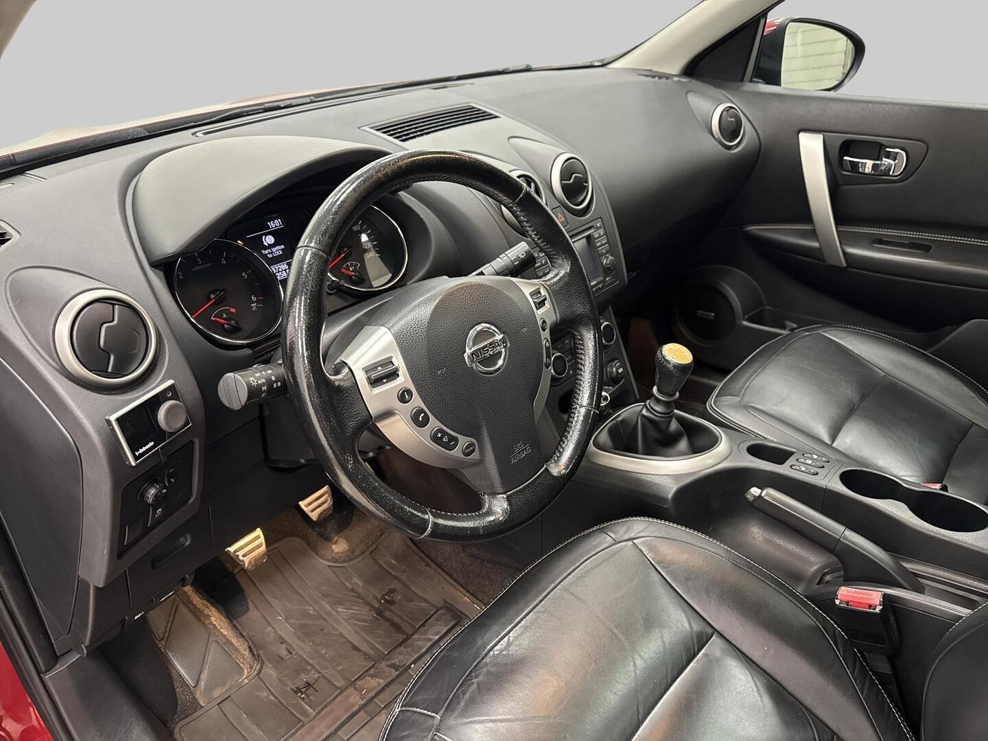 NISSAN Qashqai 2012