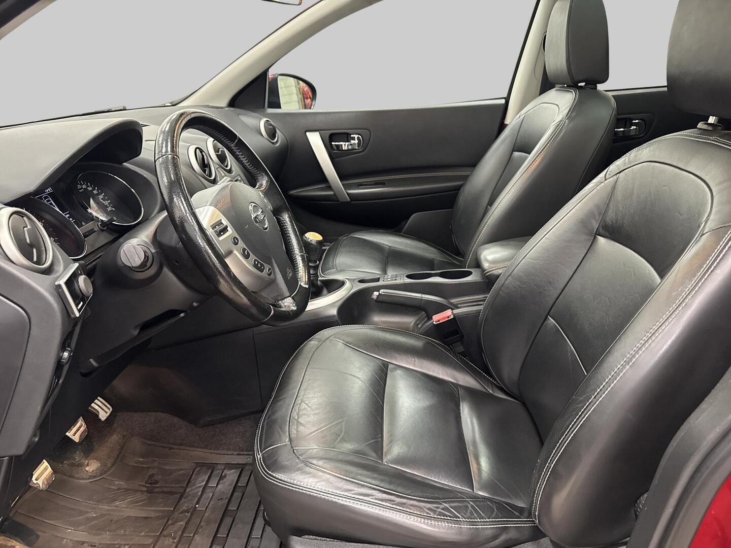 NISSAN Qashqai 2012