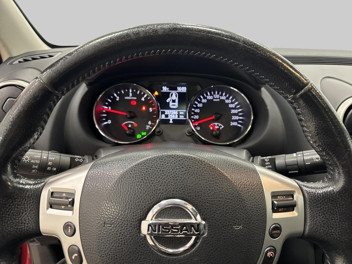 NISSAN Qashqai 2012