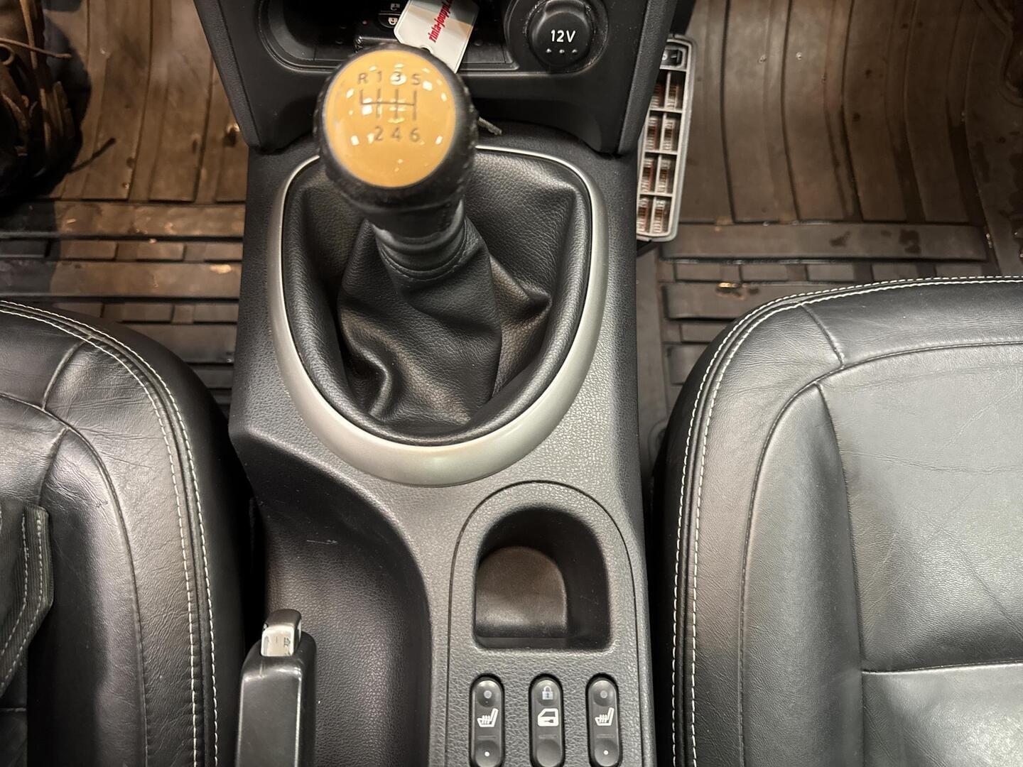 NISSAN Qashqai 2012