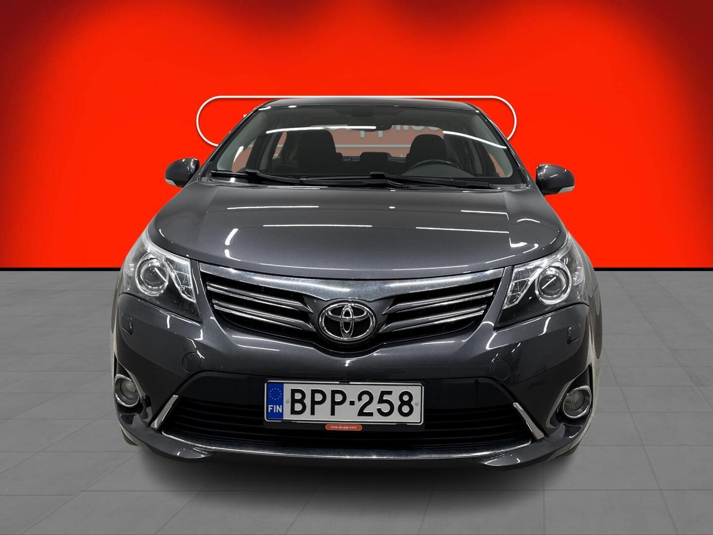 TOYOTA Avensis 2012