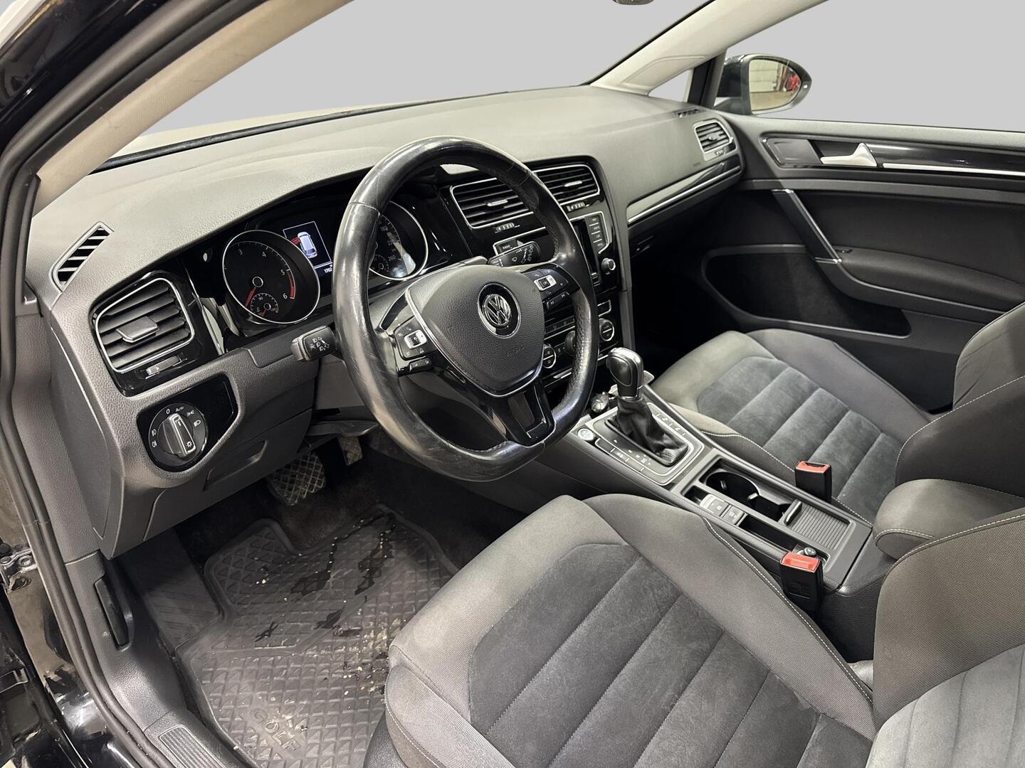 VOLKSWAGEN Golf 2014
