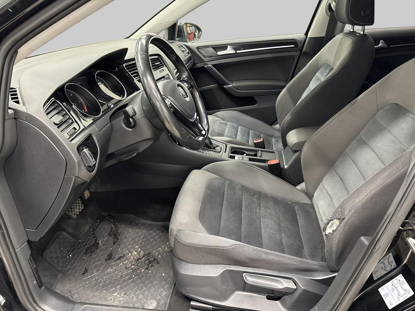 VOLKSWAGEN Golf 2014