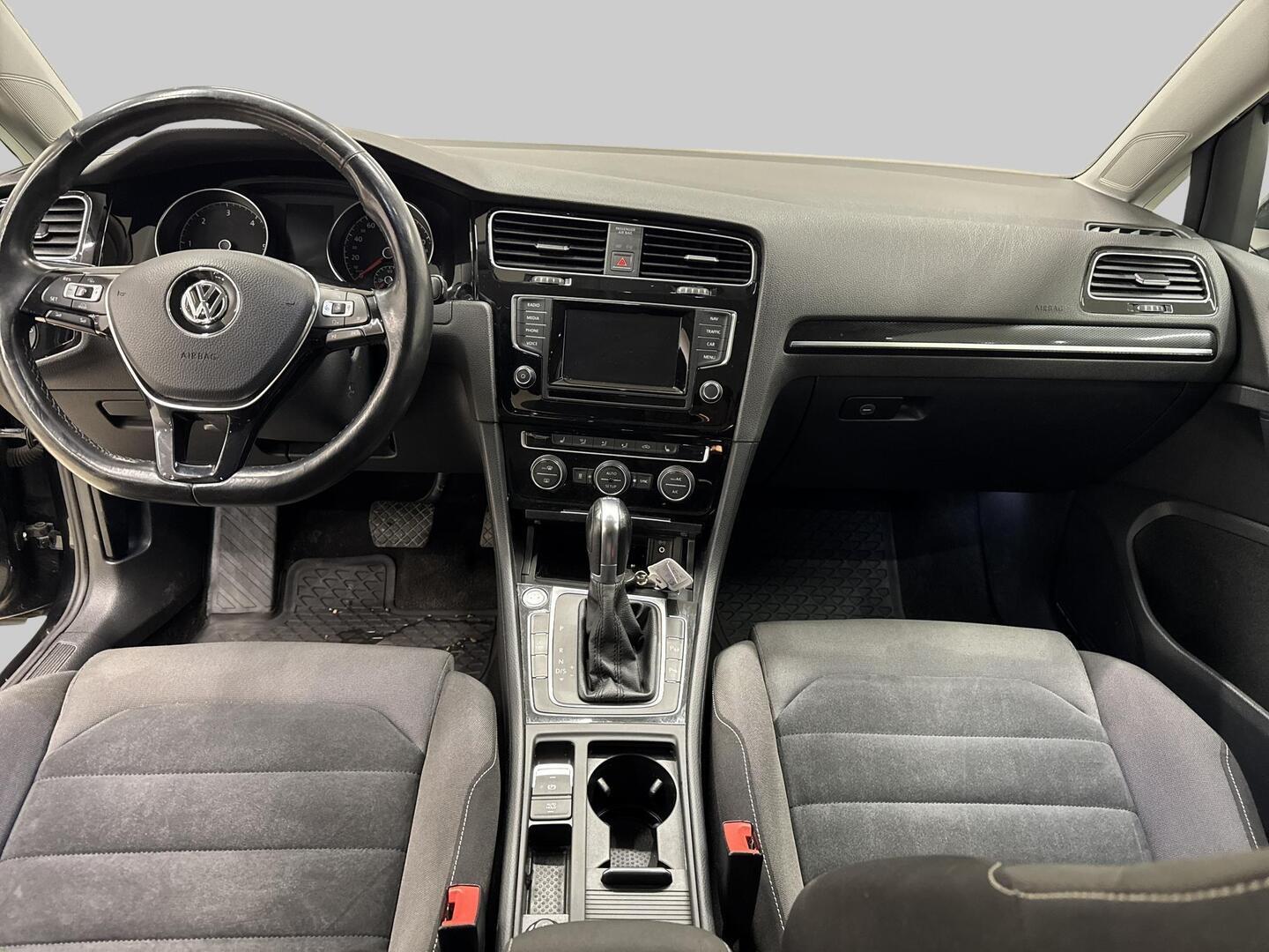 VOLKSWAGEN Golf 2014