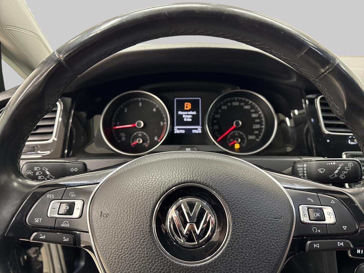 VOLKSWAGEN Golf 2014