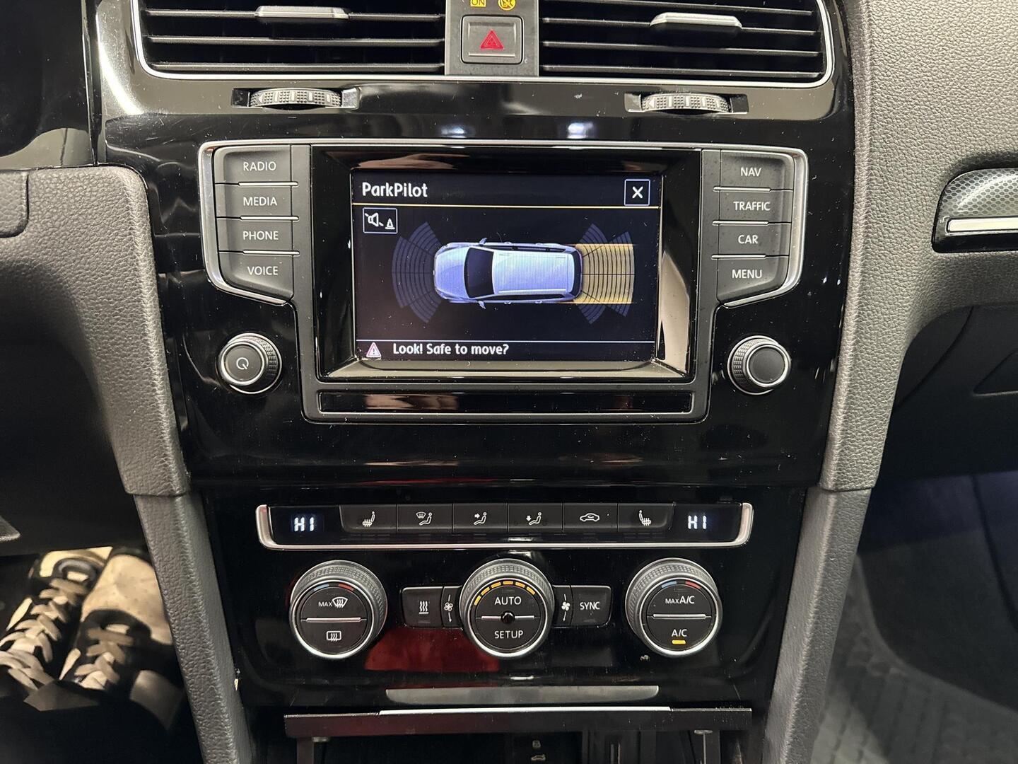 VOLKSWAGEN Golf 2014