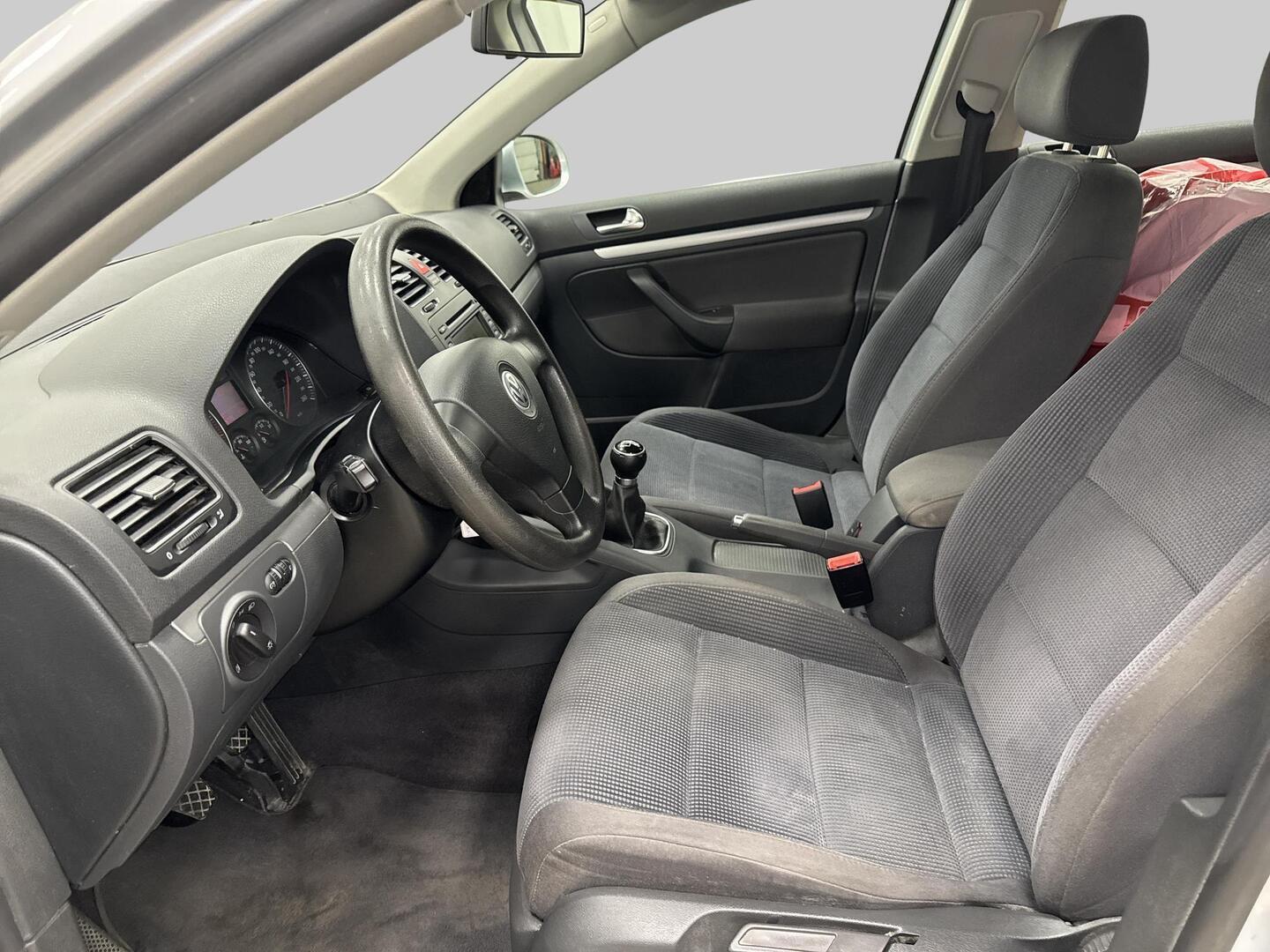 VOLKSWAGEN Jetta 2005