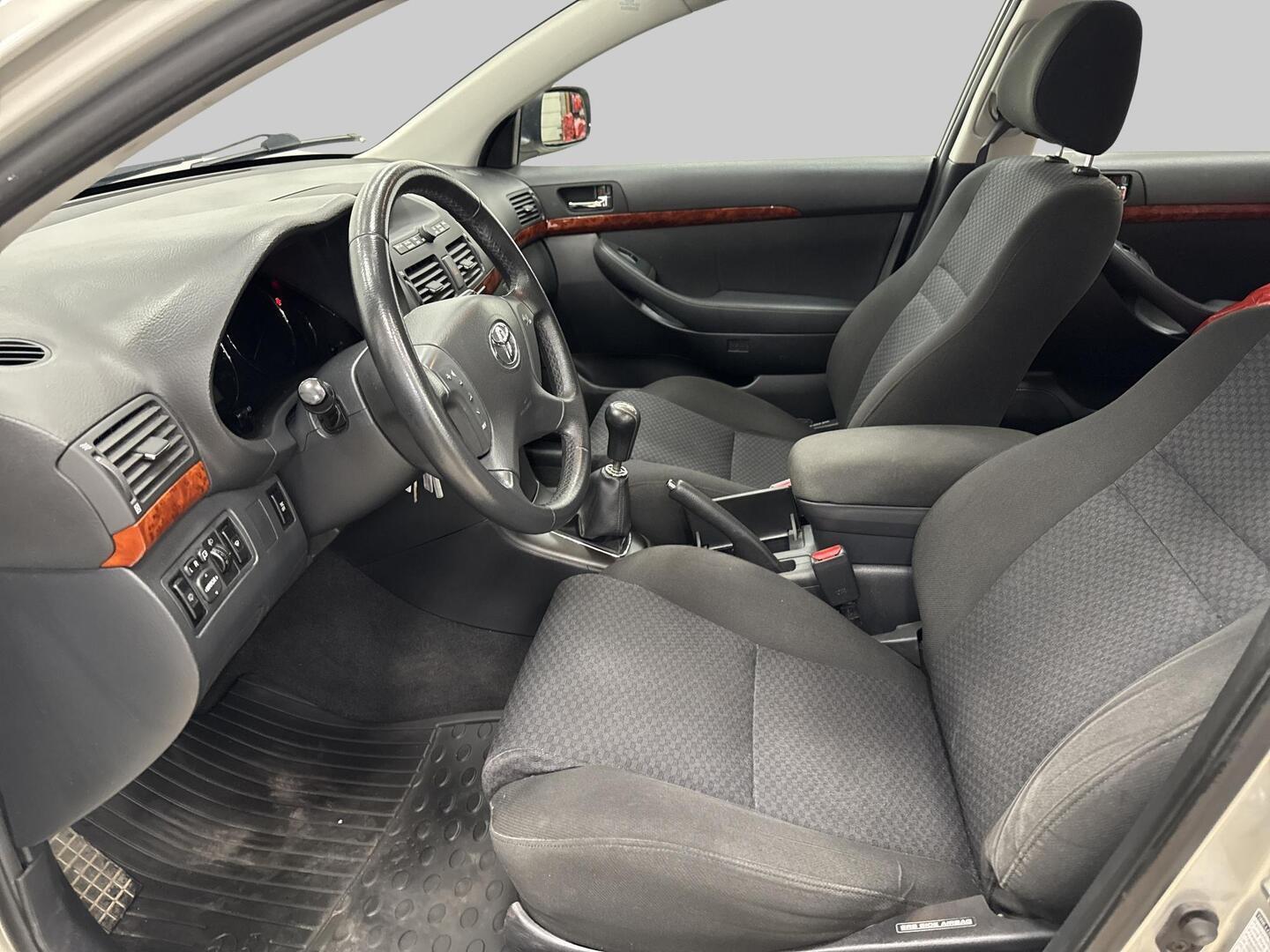 TOYOTA Avensis 2005