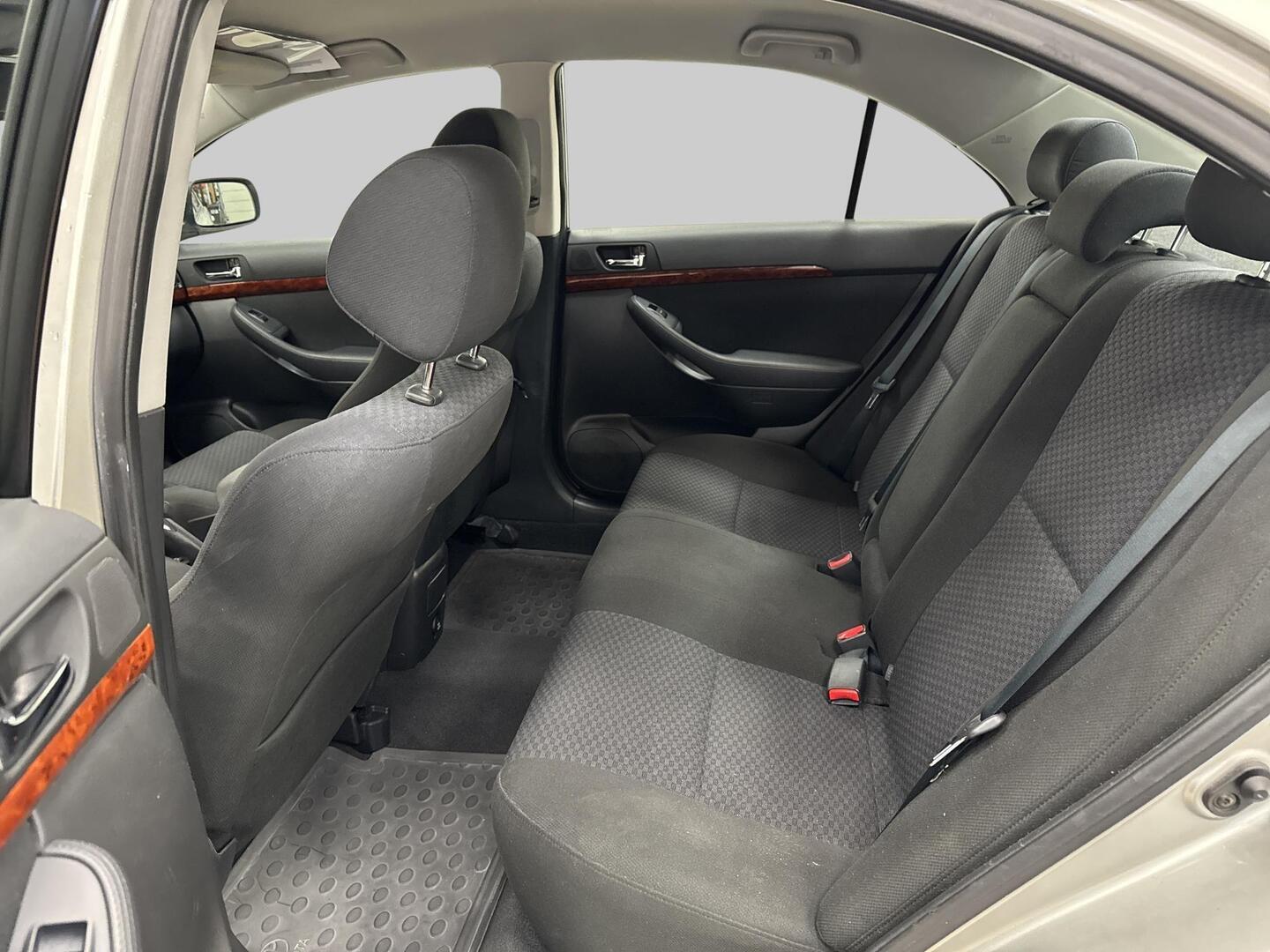 TOYOTA Avensis 2005