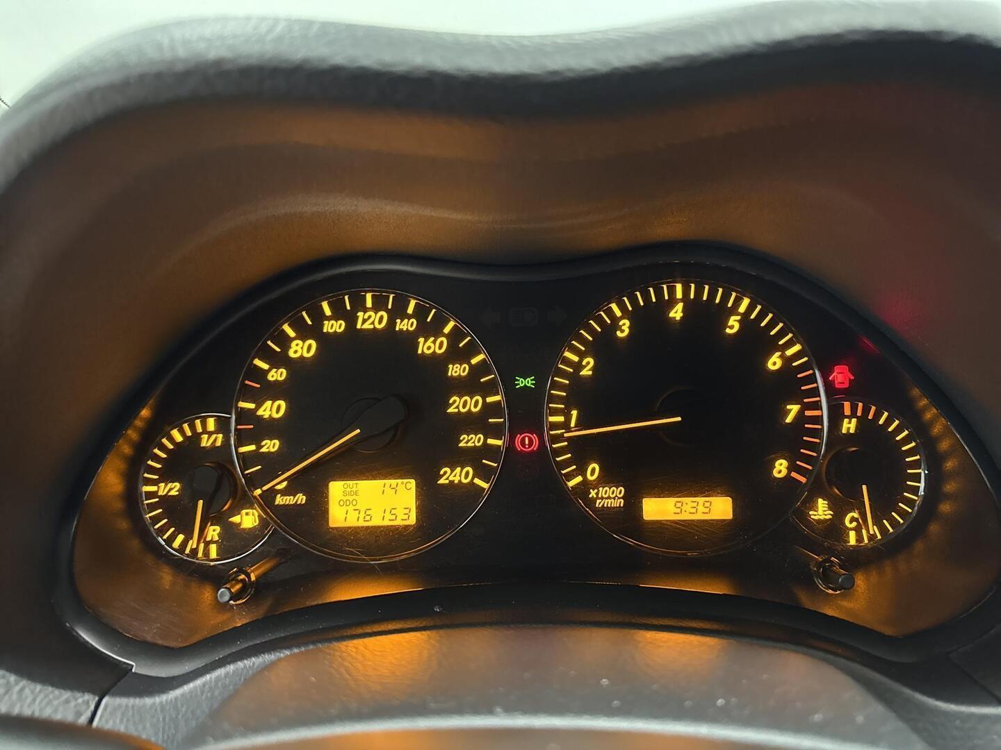 TOYOTA Avensis 2005