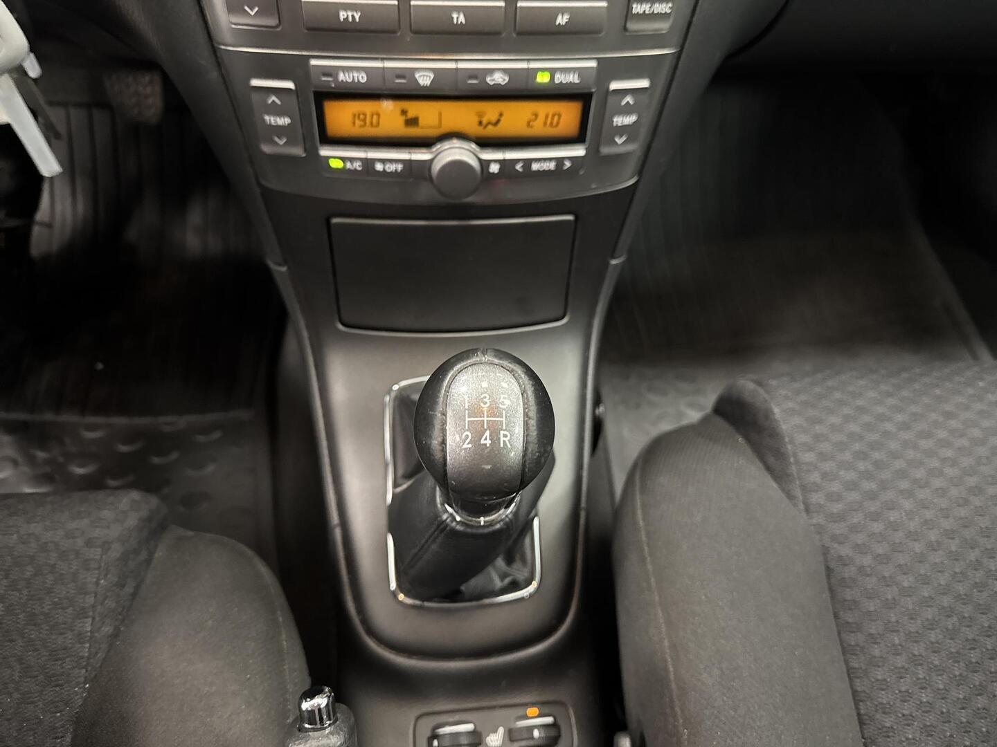 TOYOTA Avensis 2005