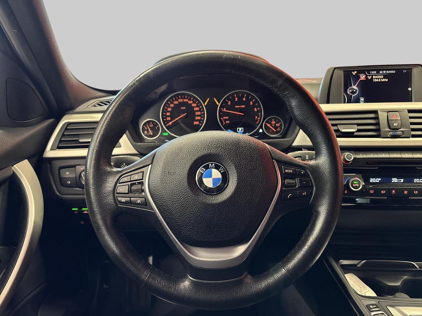 BMW 330 2017