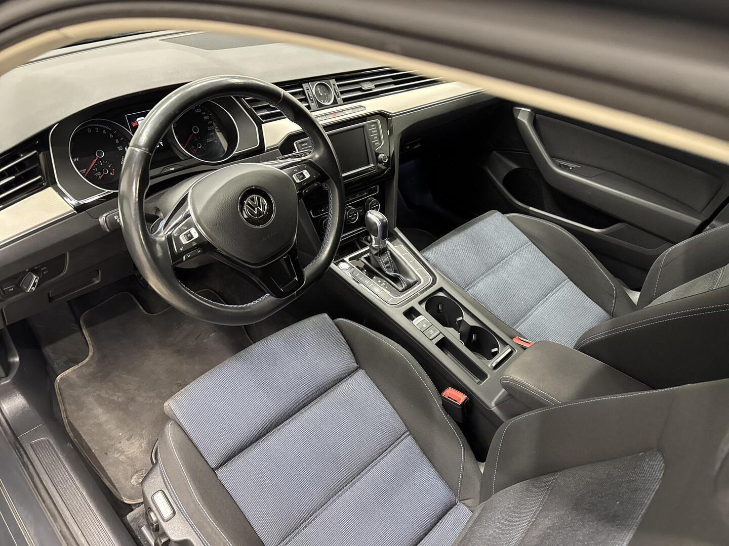 VOLKSWAGEN Passat 2017