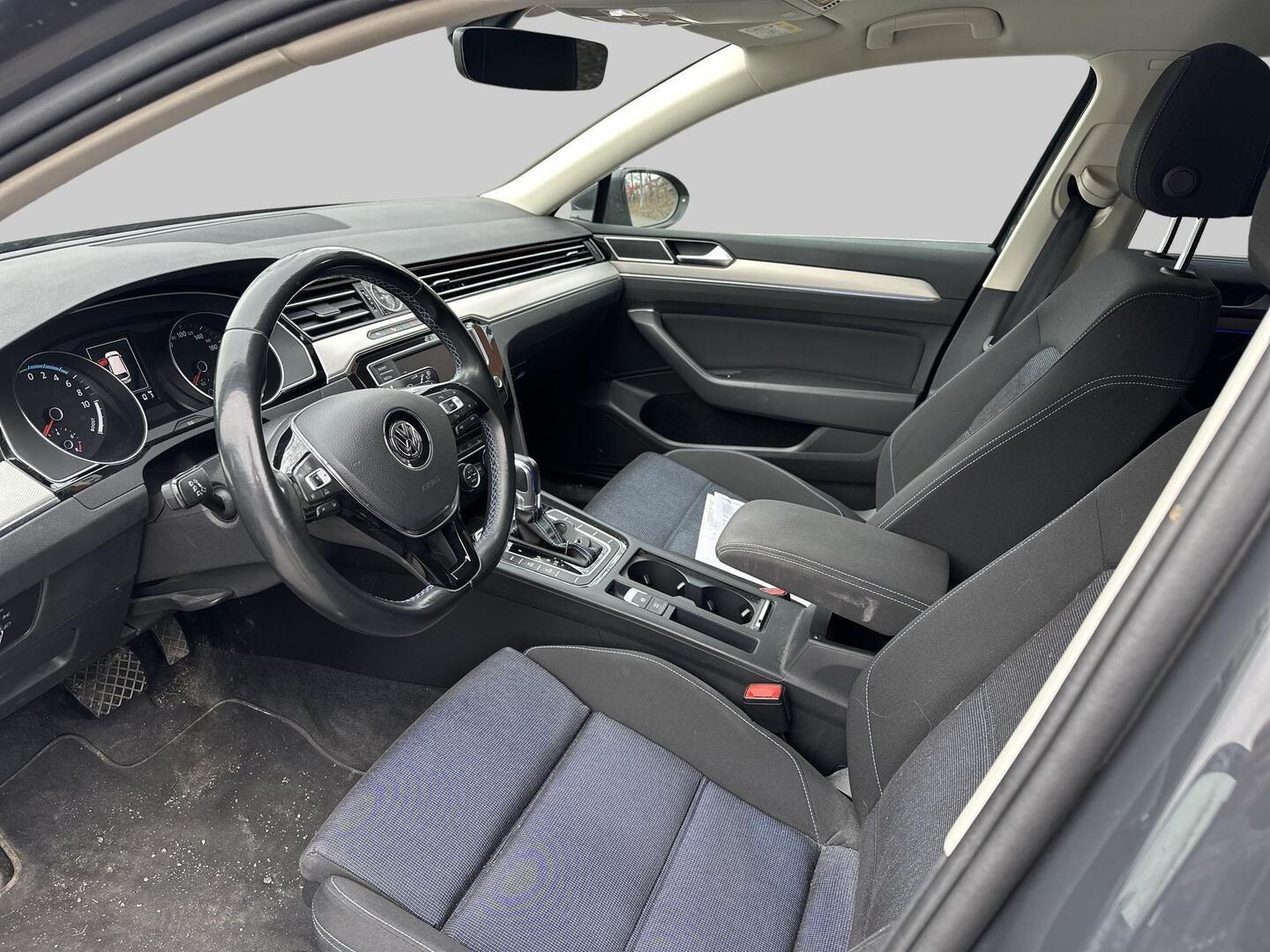 VOLKSWAGEN Passat 2017