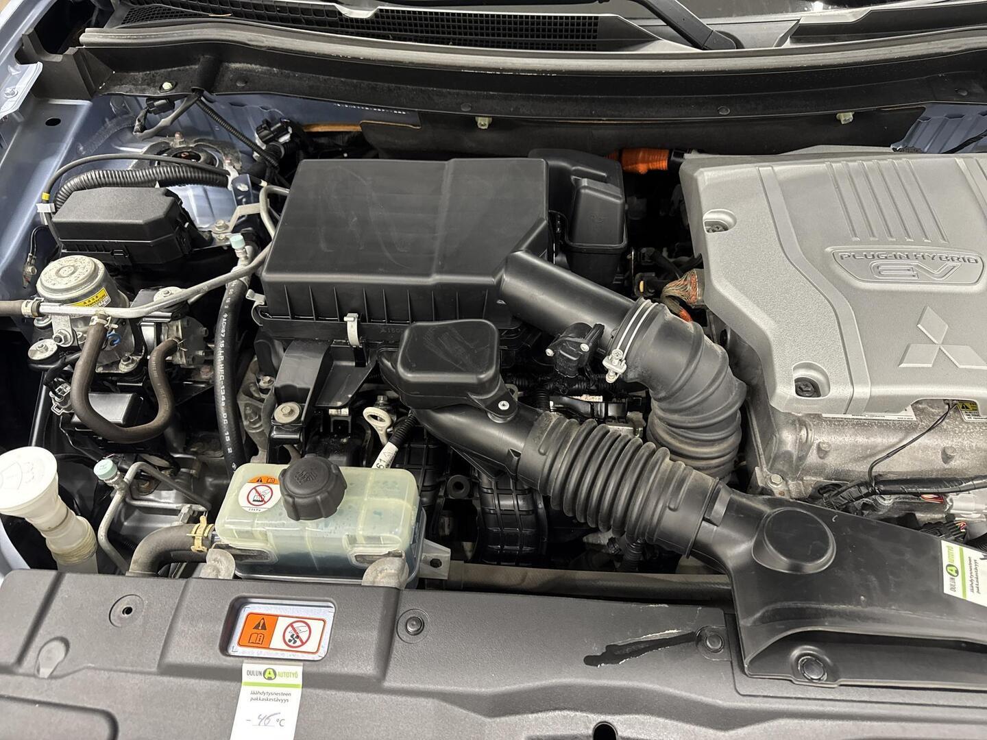 MITSUBISHI OUTLANDER PHEV 2015