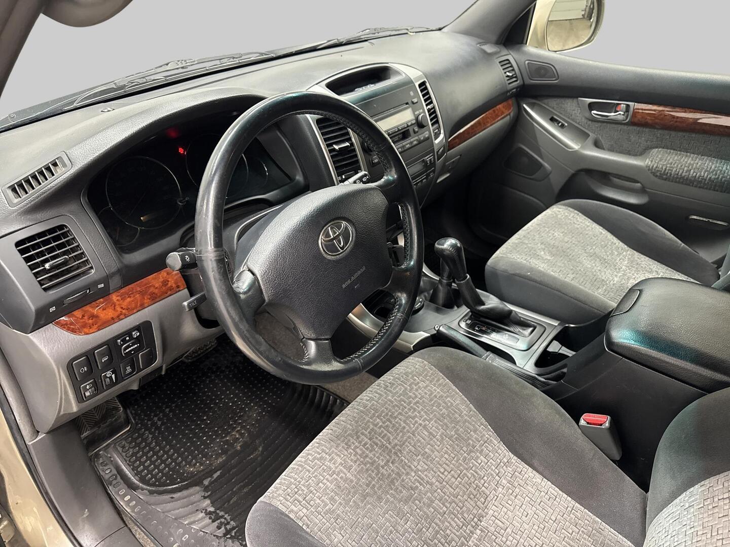 TOYOTA Land Cruiser 2005