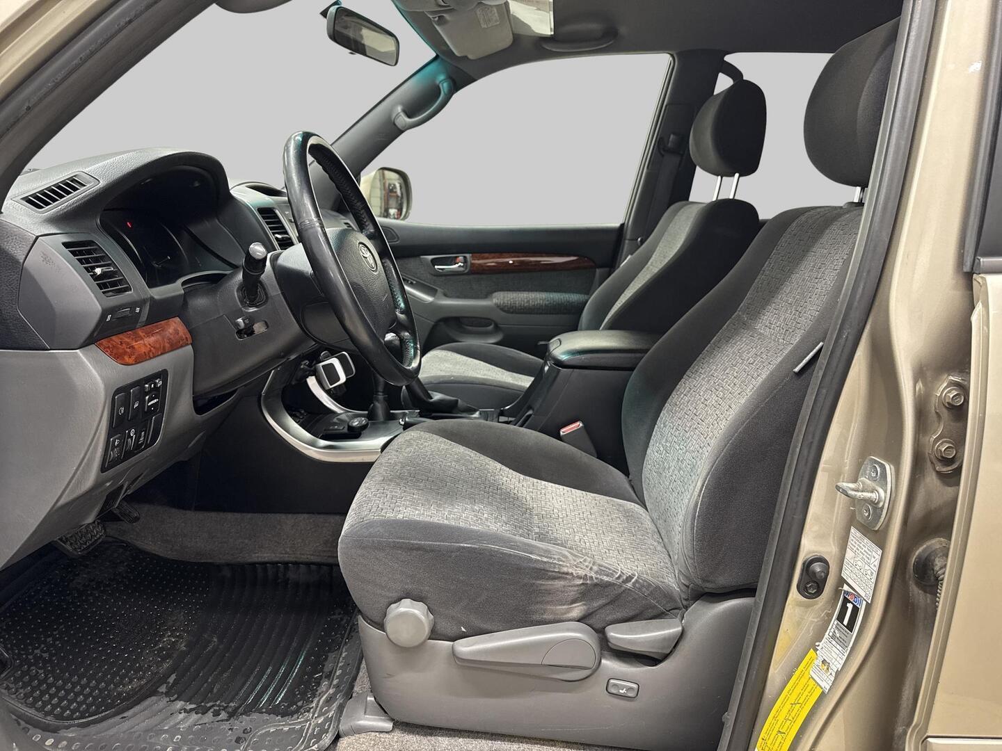 TOYOTA Land Cruiser 2005