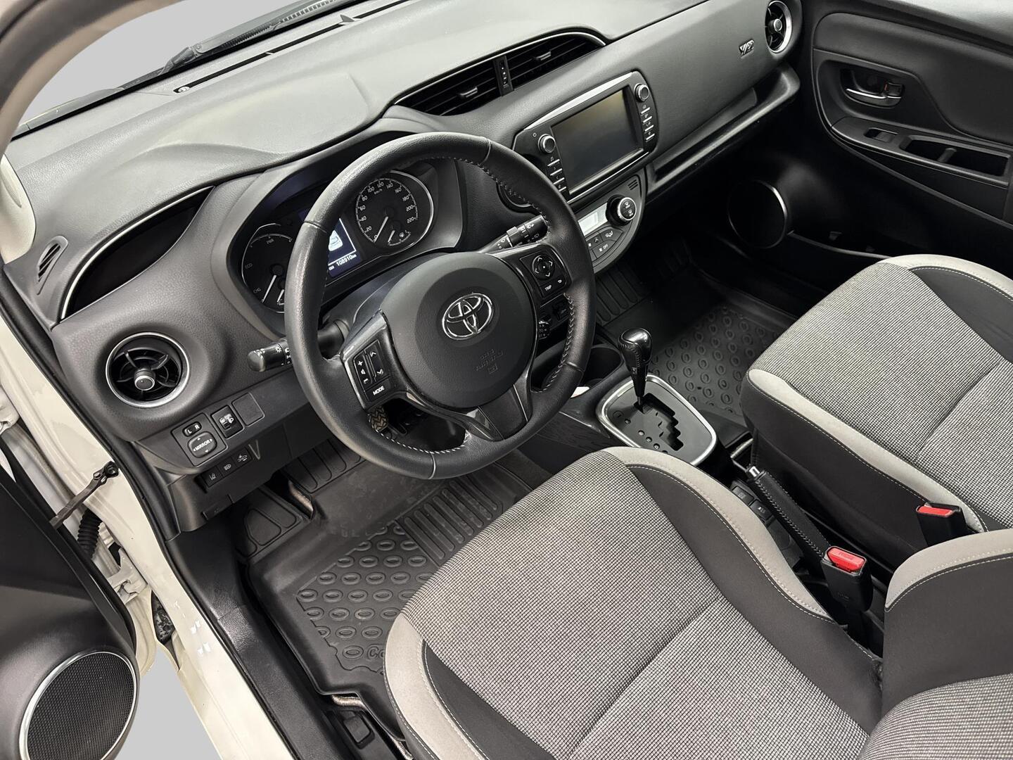 TOYOTA Yaris 2019
