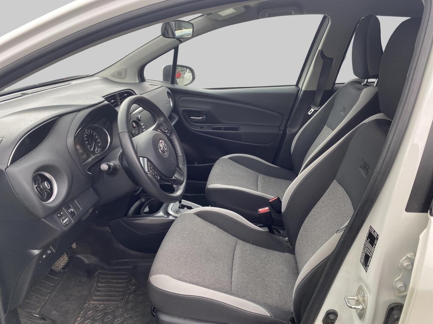 TOYOTA Yaris 2019