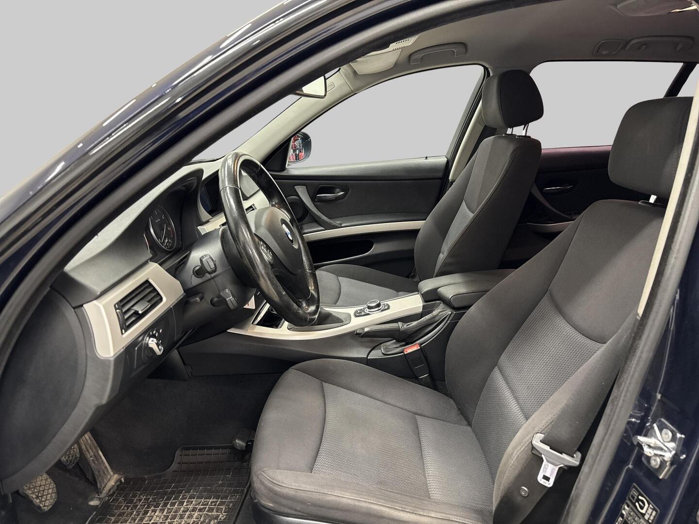 BMW 330 2008