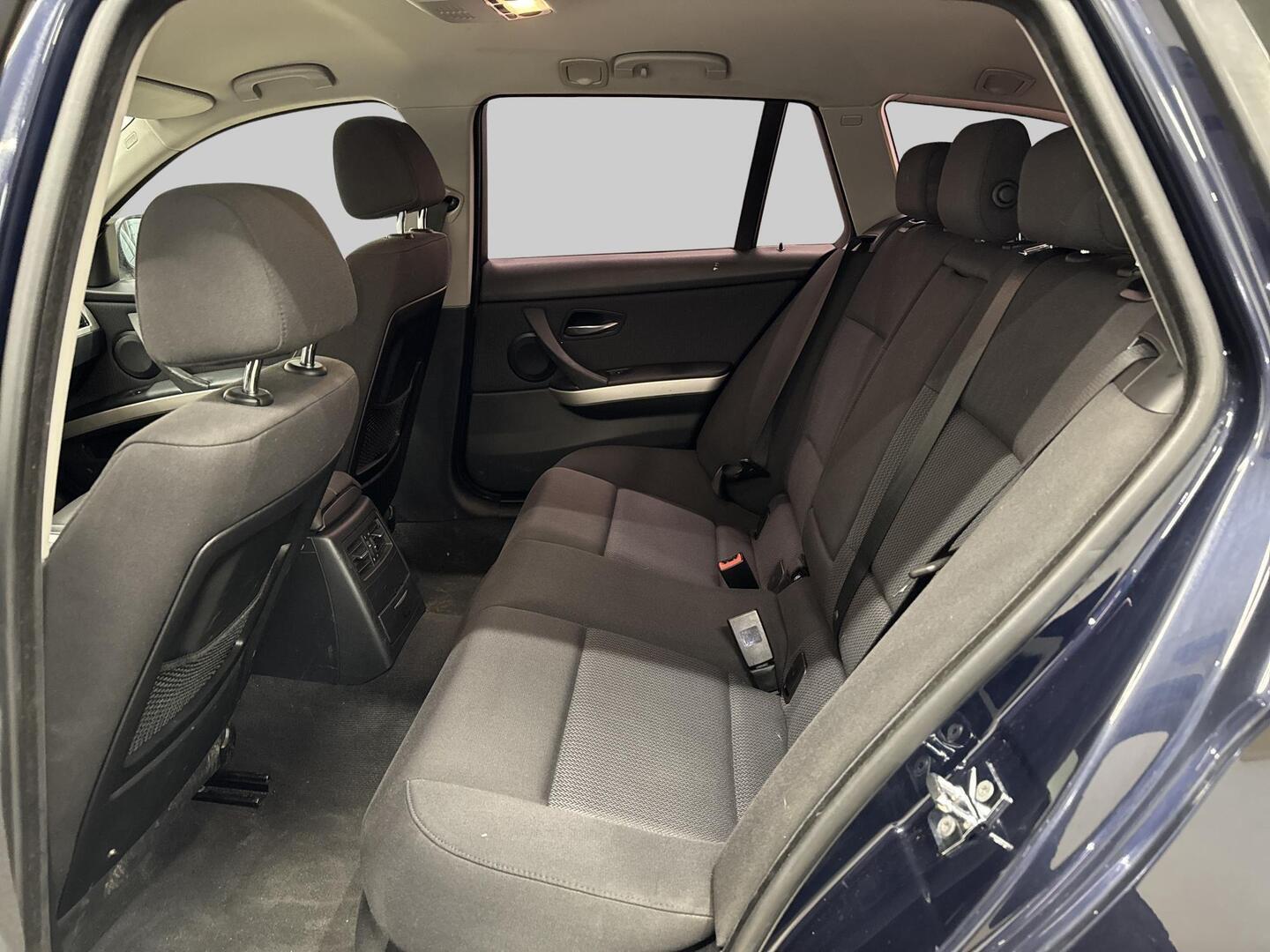 BMW 330 2008