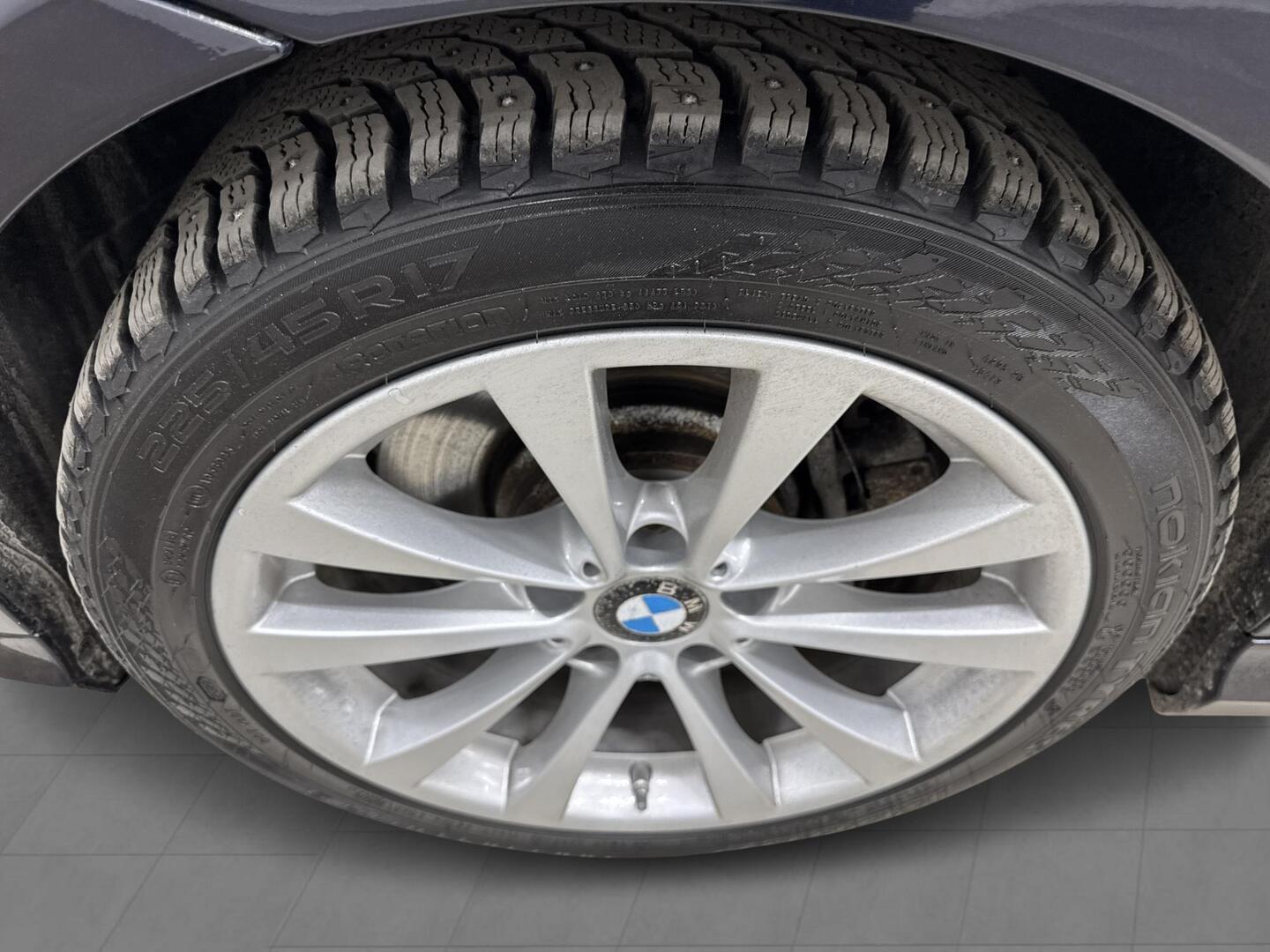 BMW 330 2008