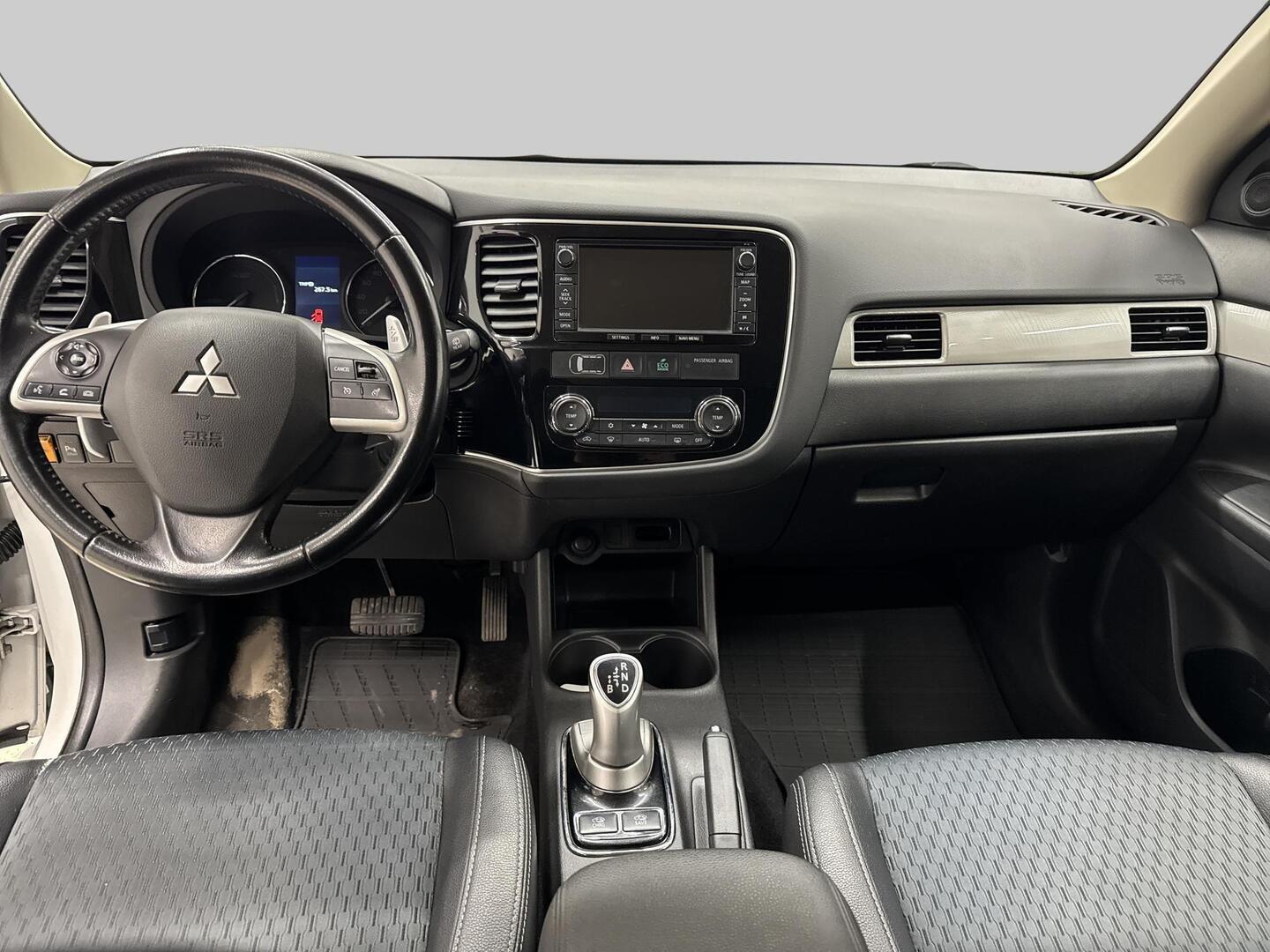 MITSUBISHI Outlander PHEV 2014