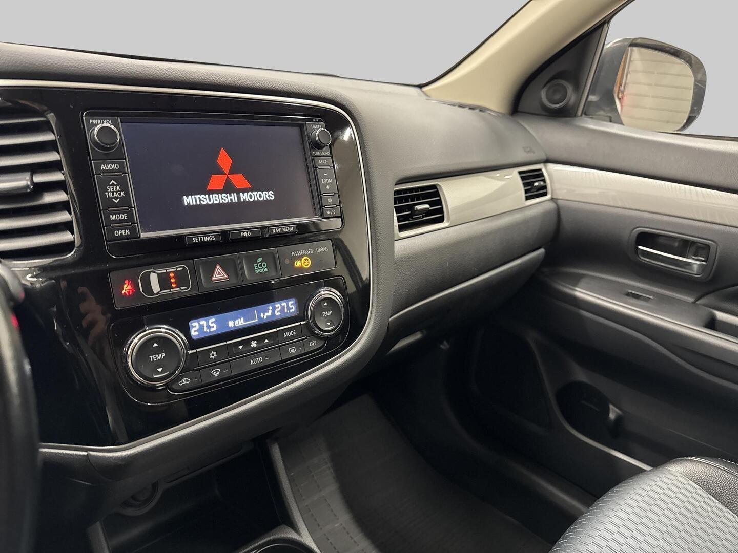 MITSUBISHI Outlander PHEV 2014