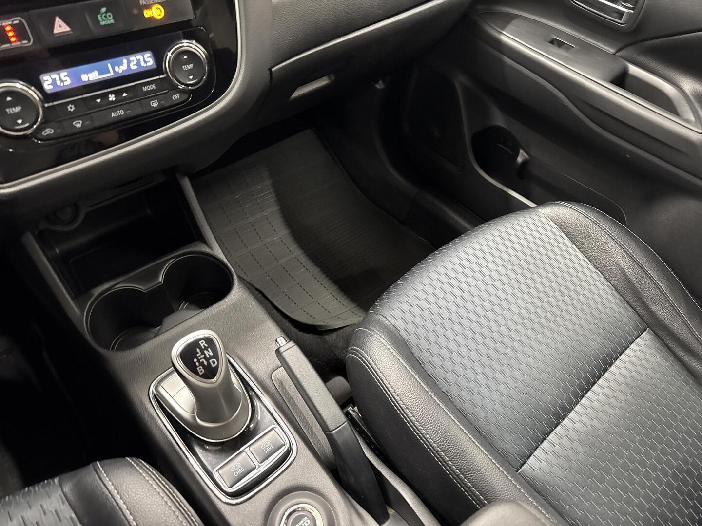 MITSUBISHI Outlander PHEV 2014