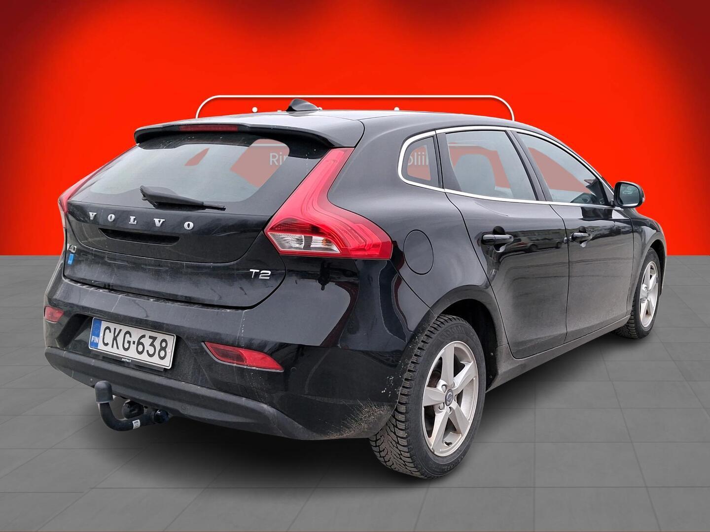VOLVO V40 2016