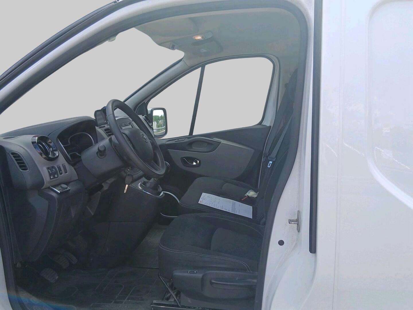 NISSAN NV300 2017