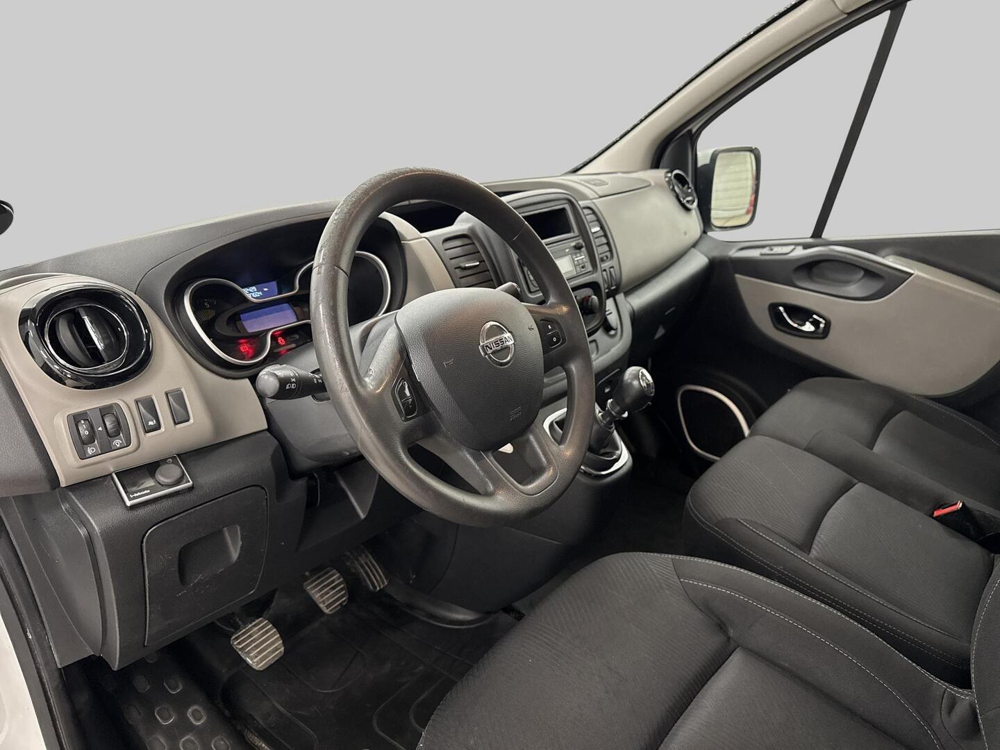NISSAN NV300 2017
