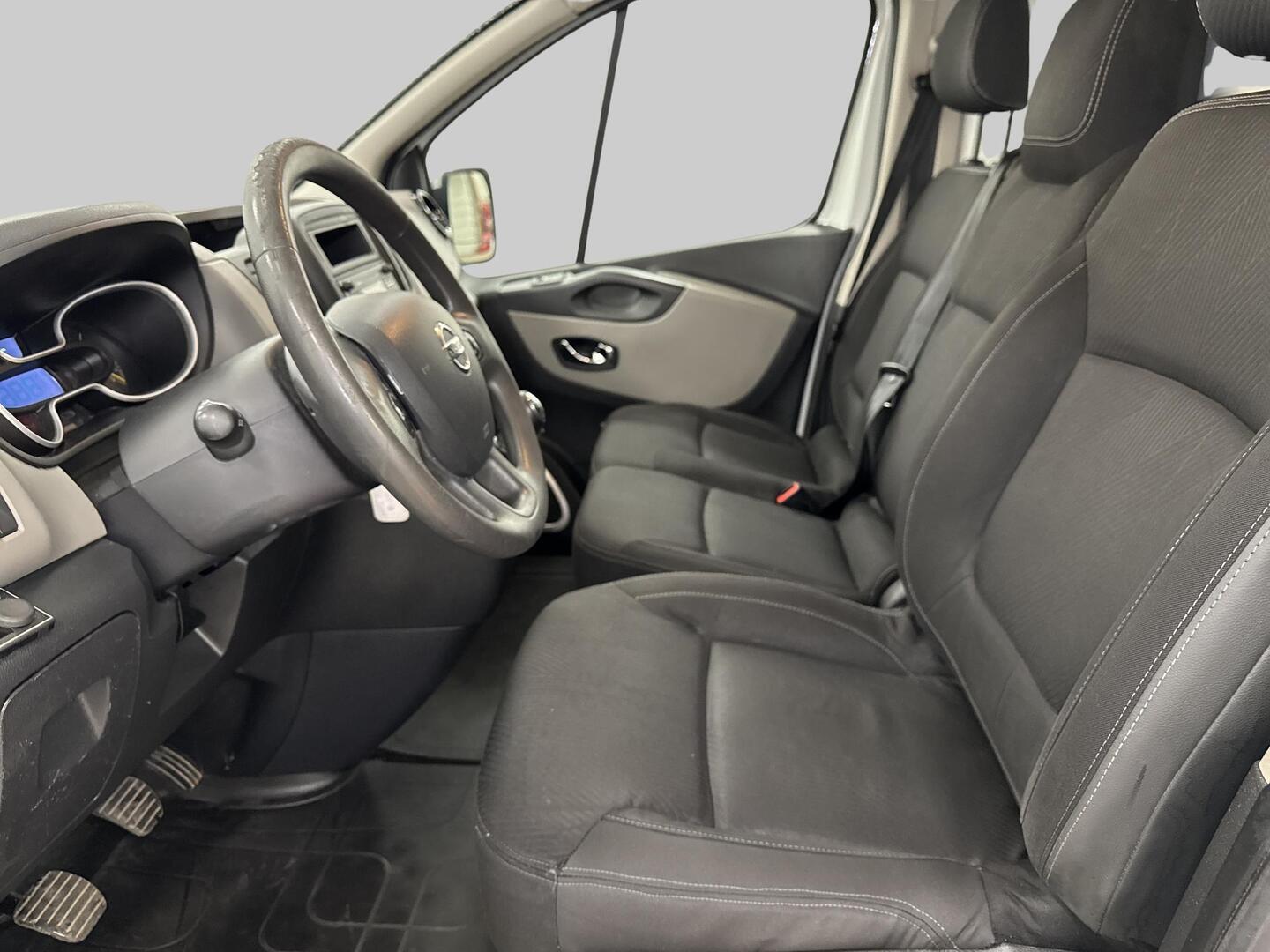 NISSAN NV300 2017