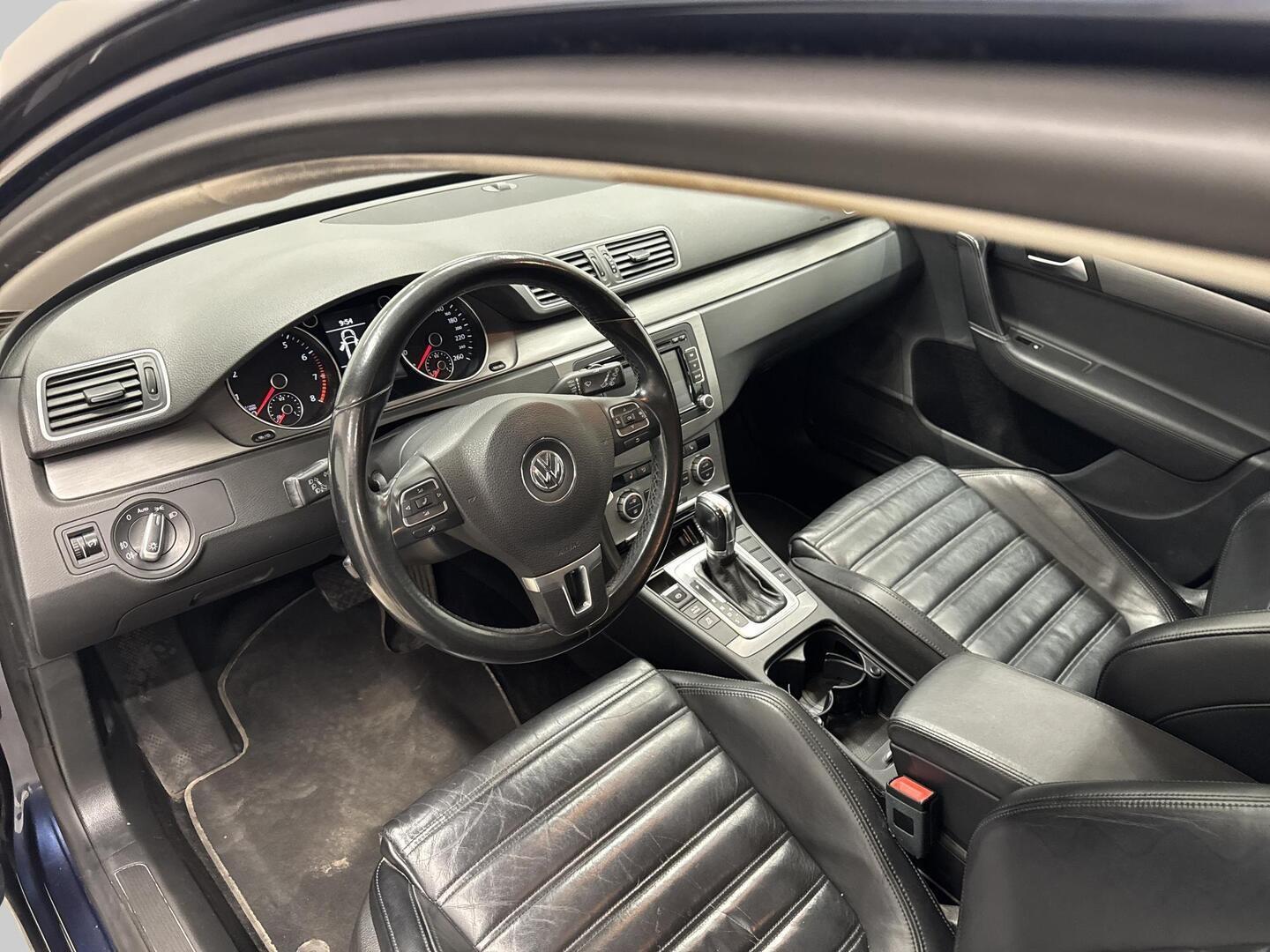 VOLKSWAGEN Passat 2012