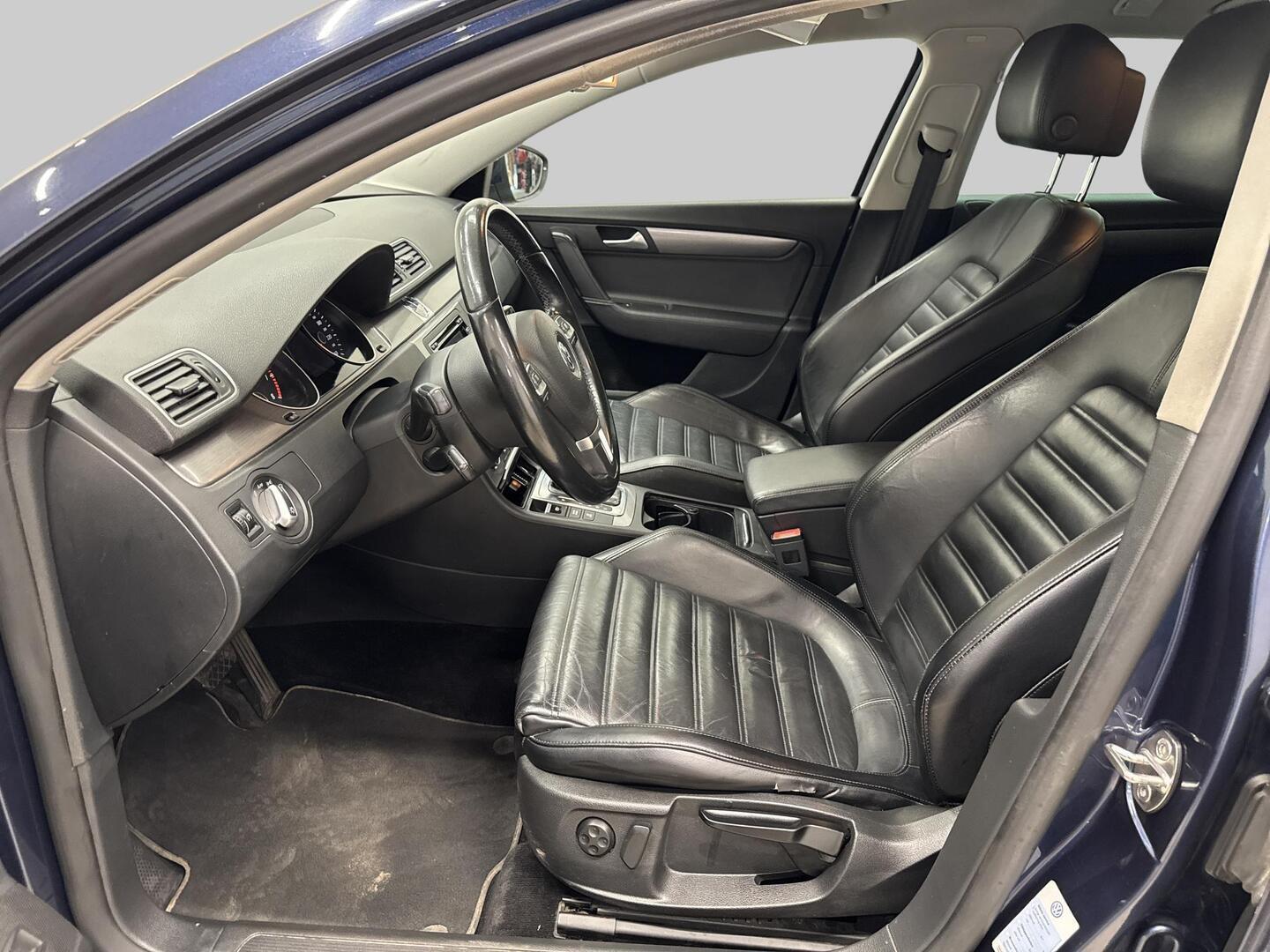 VOLKSWAGEN Passat 2012