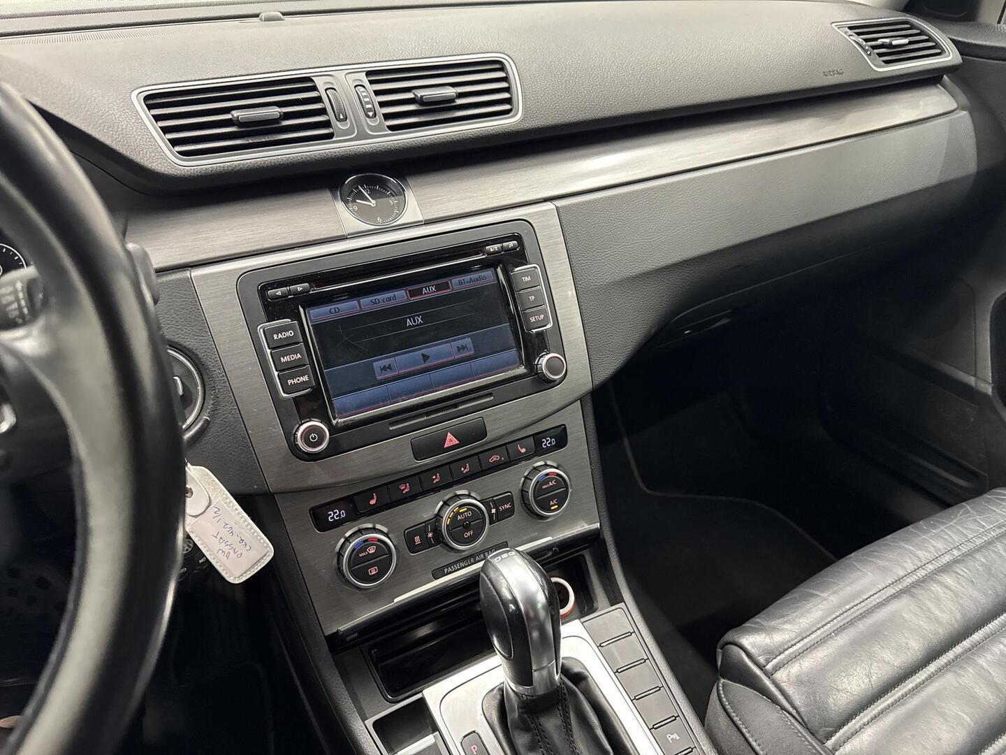 VOLKSWAGEN Passat 2012