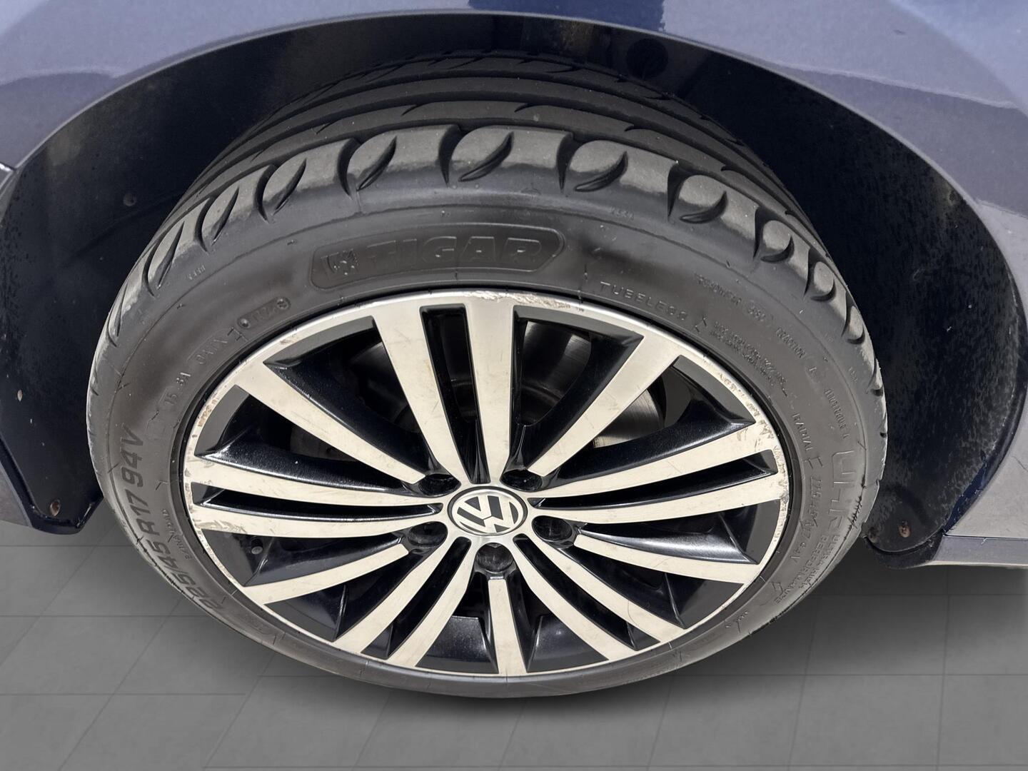 VOLKSWAGEN Passat 2012