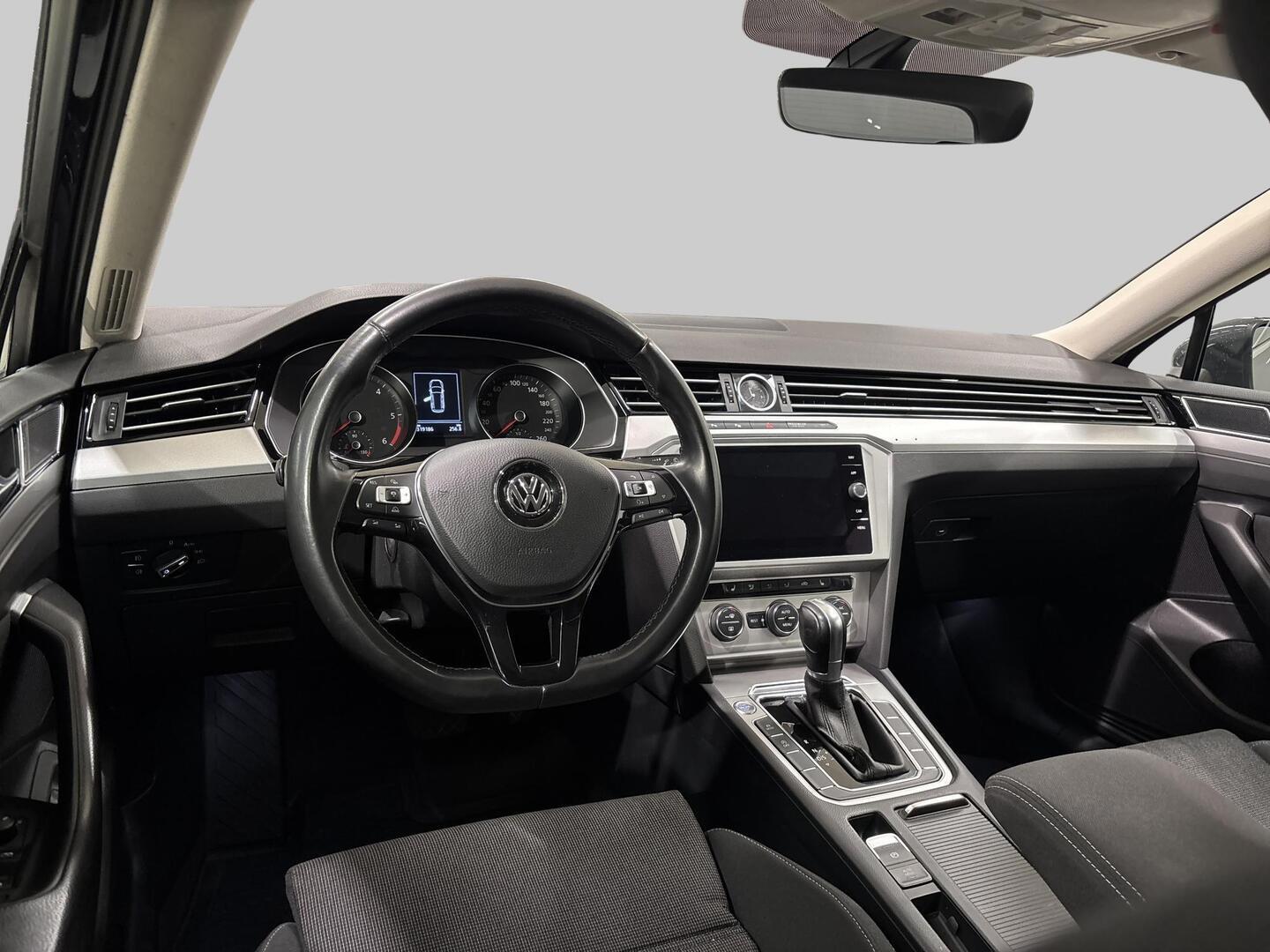 VOLKSWAGEN Passat 2017